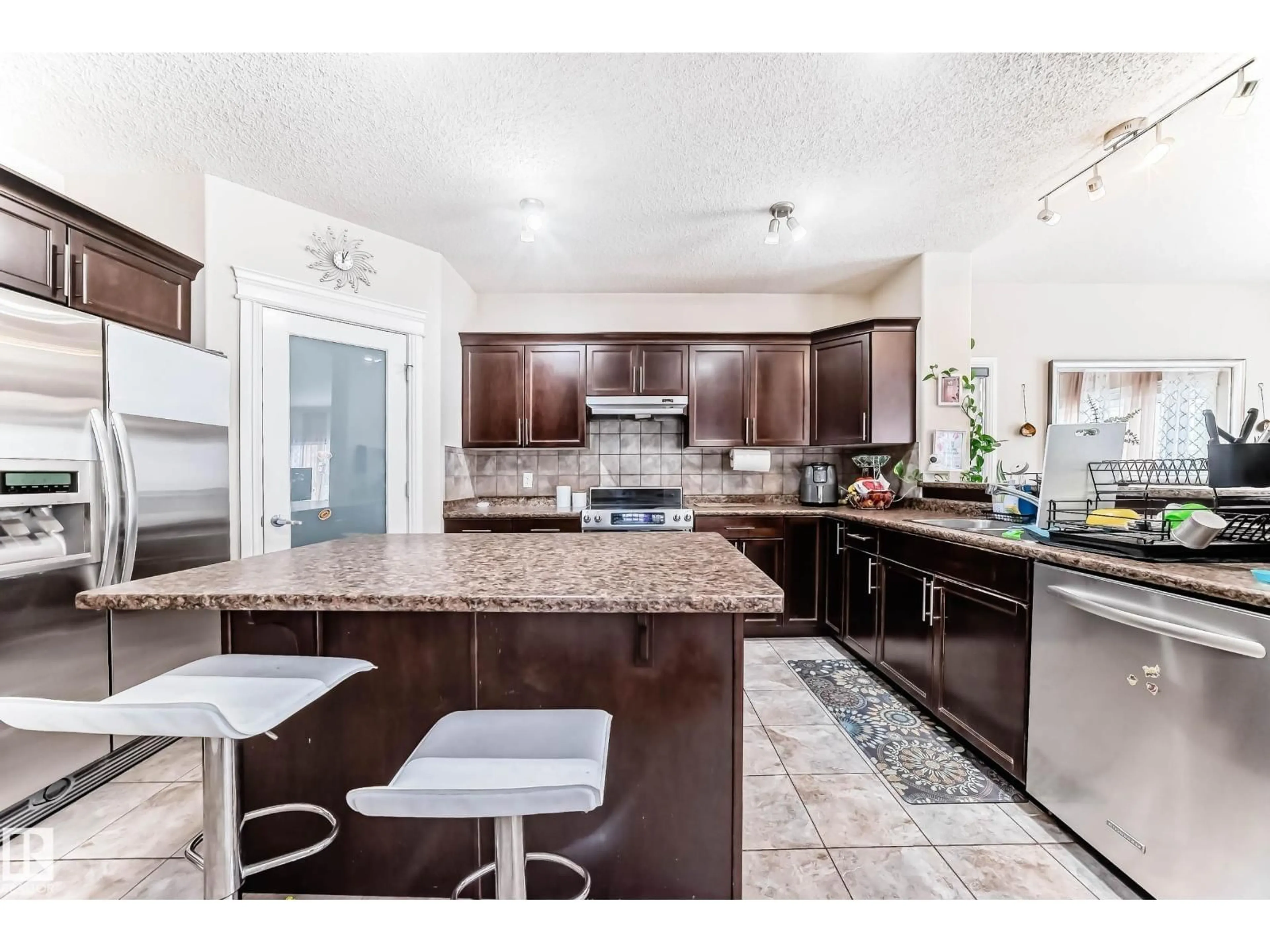Open concept kitchen, ceramic/tile floor for SW - 6159 12 AV, Edmonton Alberta T6X0M5