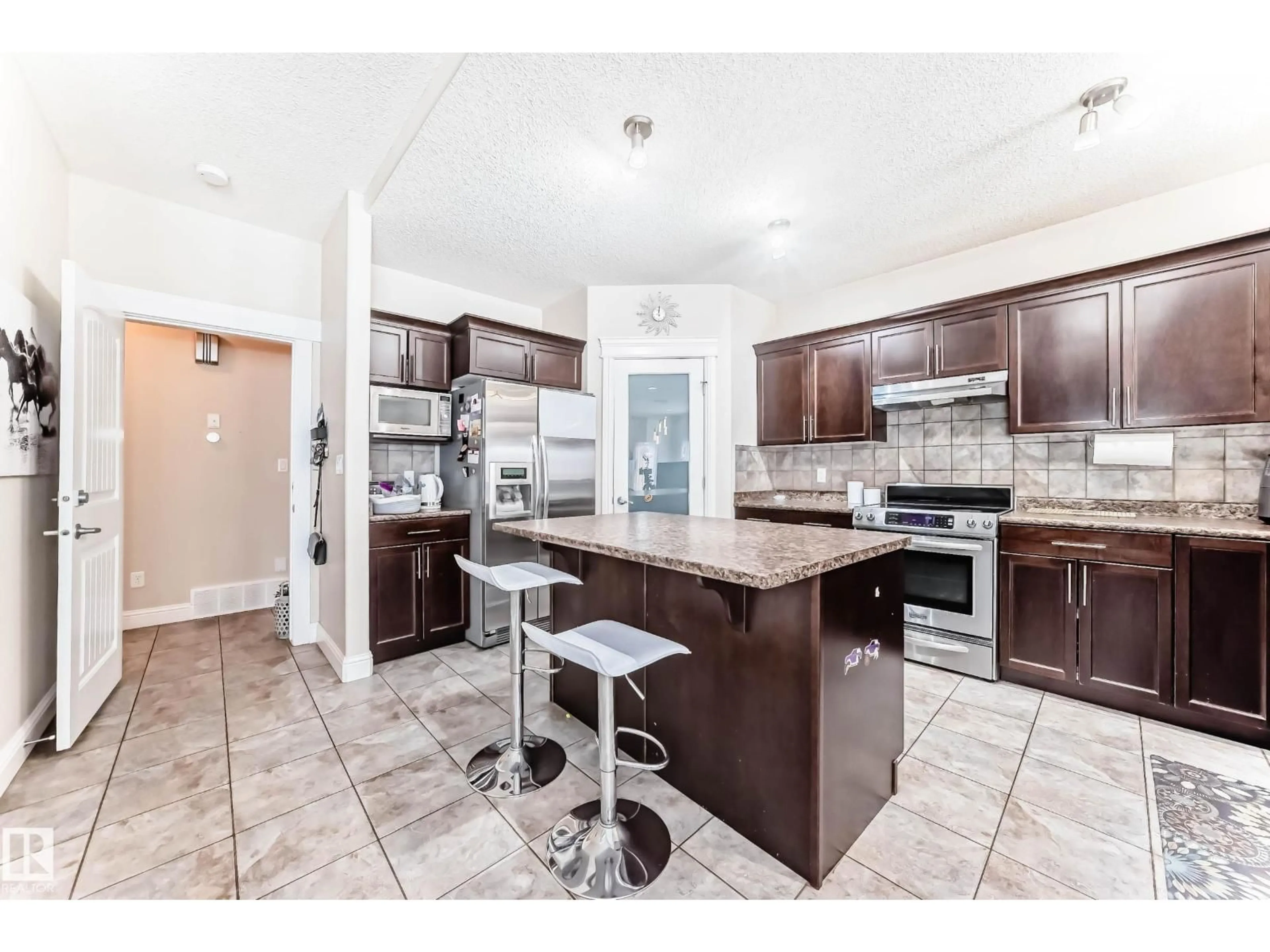 Open concept kitchen, ceramic/tile floor for SW - 6159 12 AV, Edmonton Alberta T6X0M5