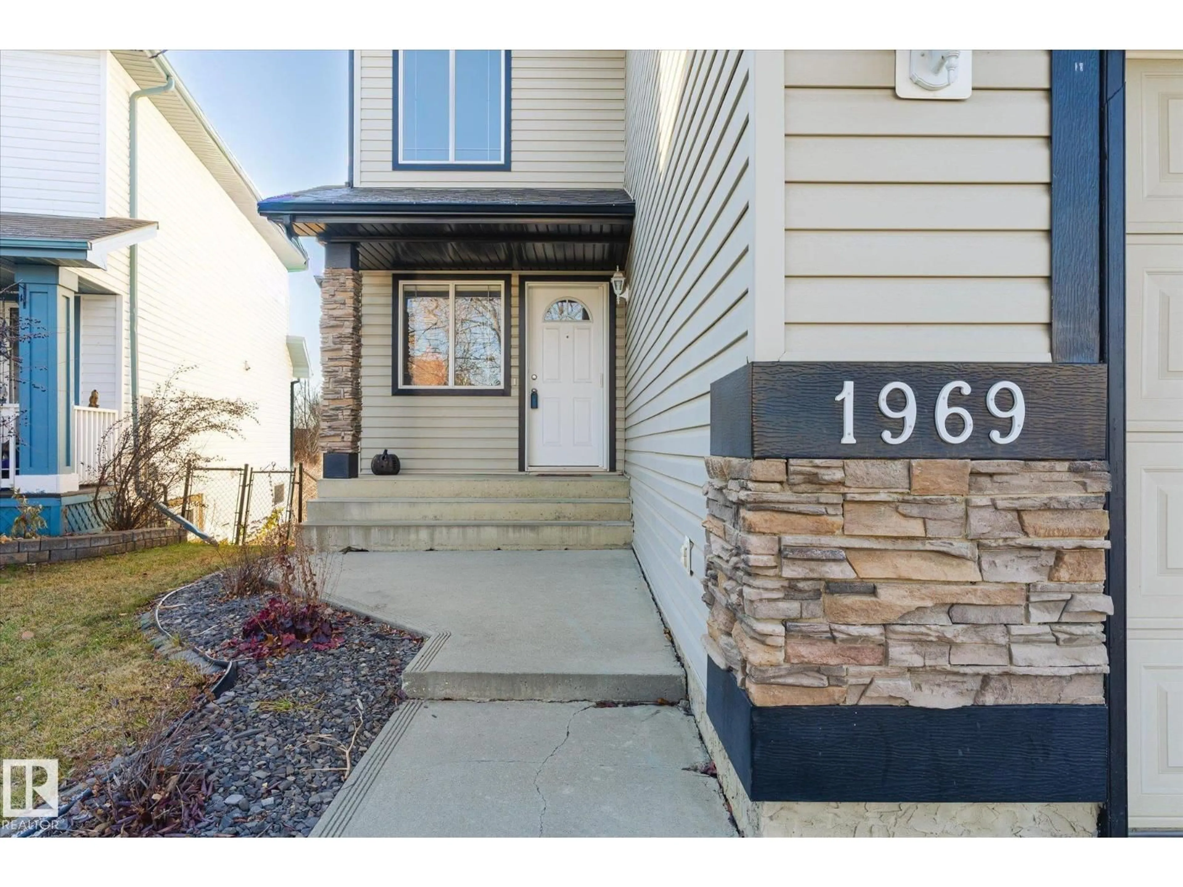 Indoor entryway for 1969 GARNETT WY, Edmonton Alberta T5T6T5