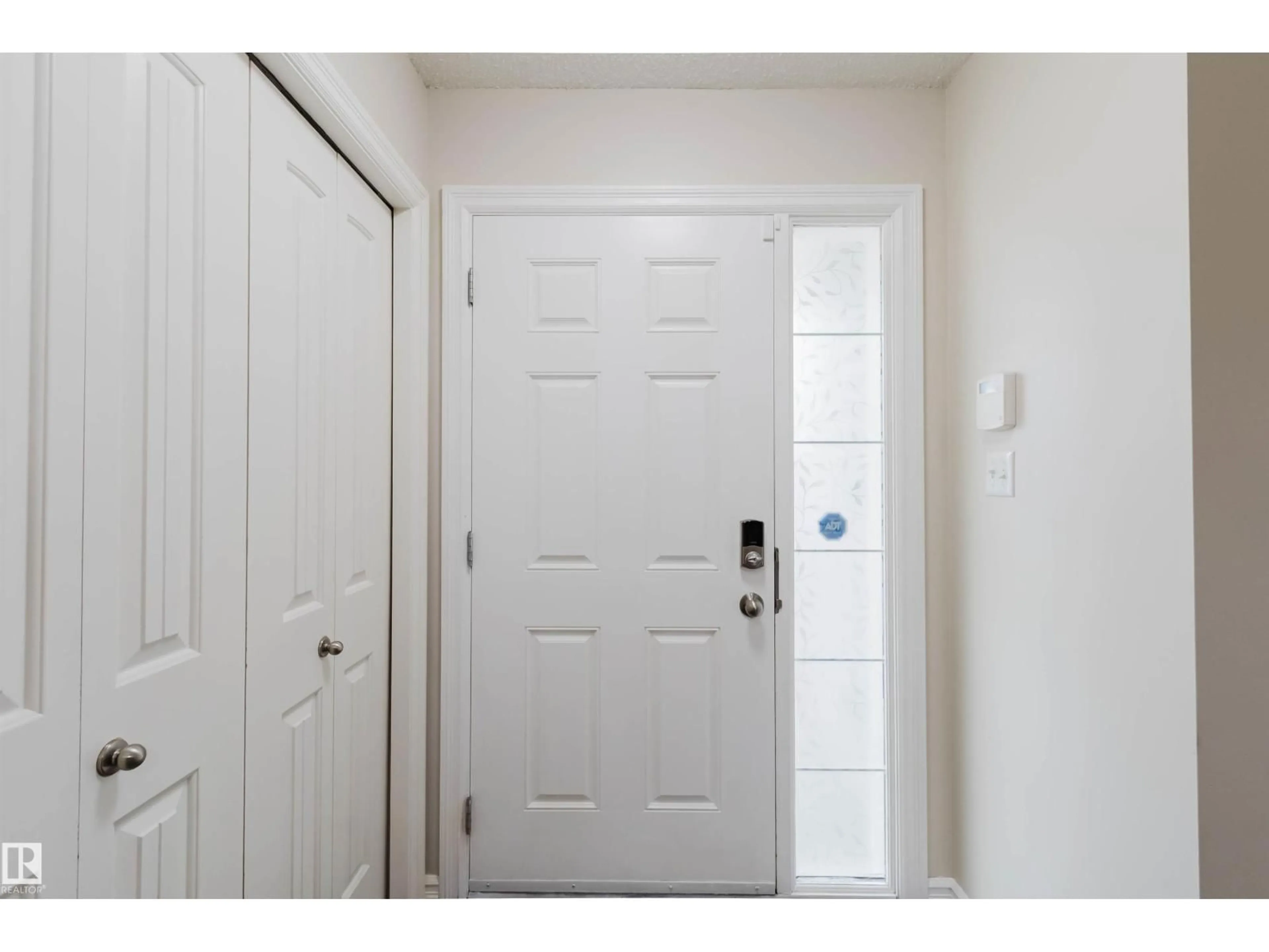 Indoor entryway for 1124 37A AV, Edmonton Alberta T6T0E7