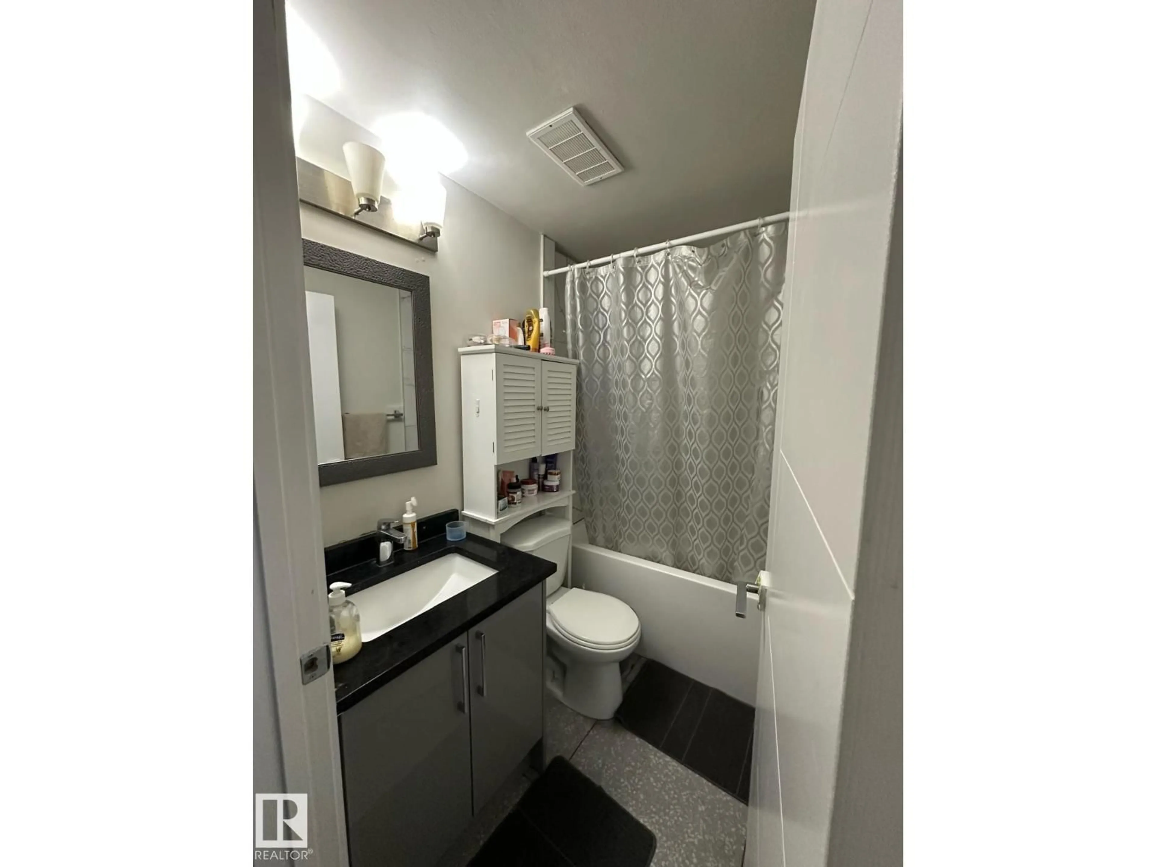 Standard bathroom, unknown for 9130 83 AV, Edmonton Alberta T6C1B7