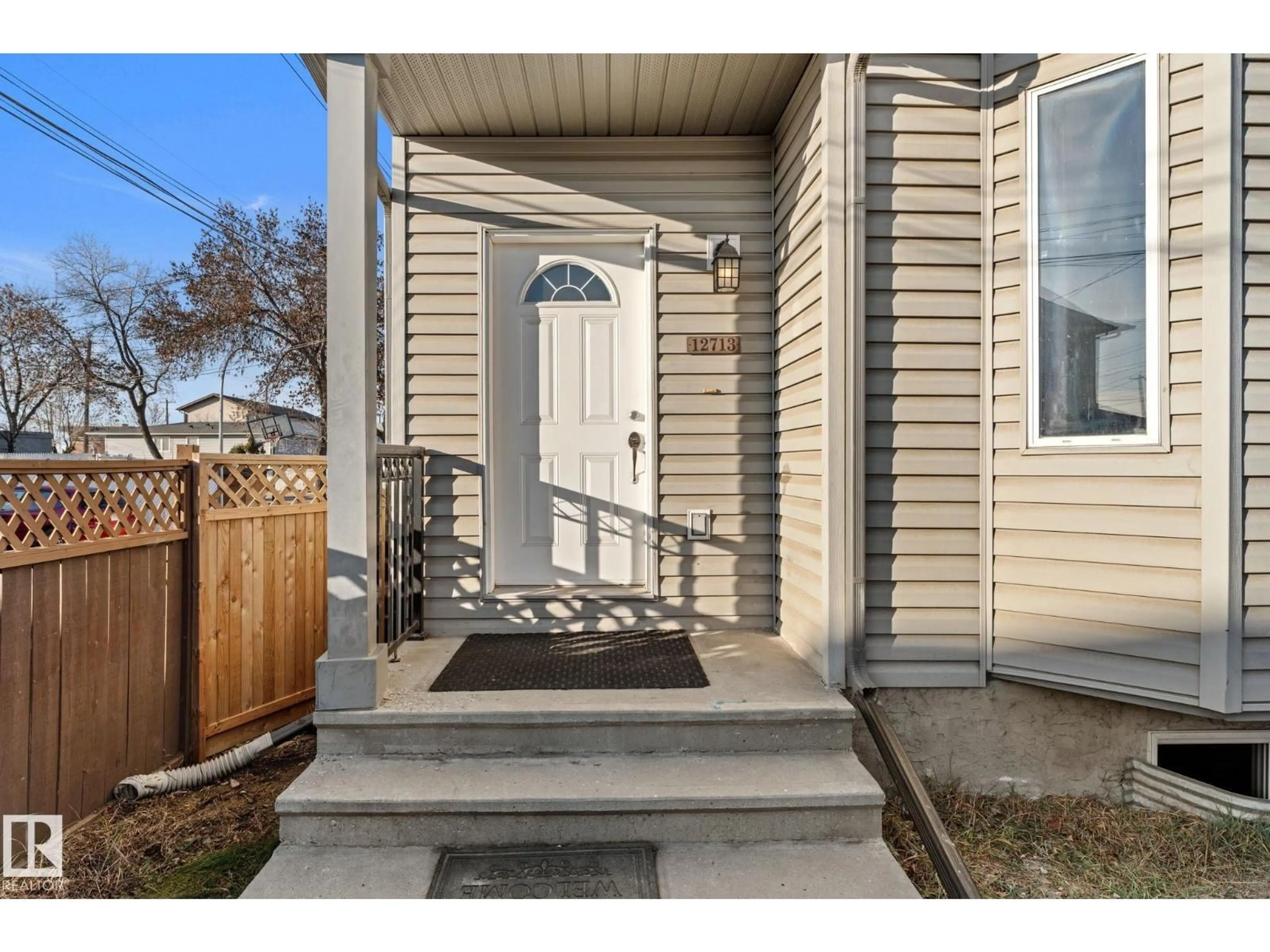 Indoor entryway for 12713 116 ST, Edmonton Alberta T5E5H1