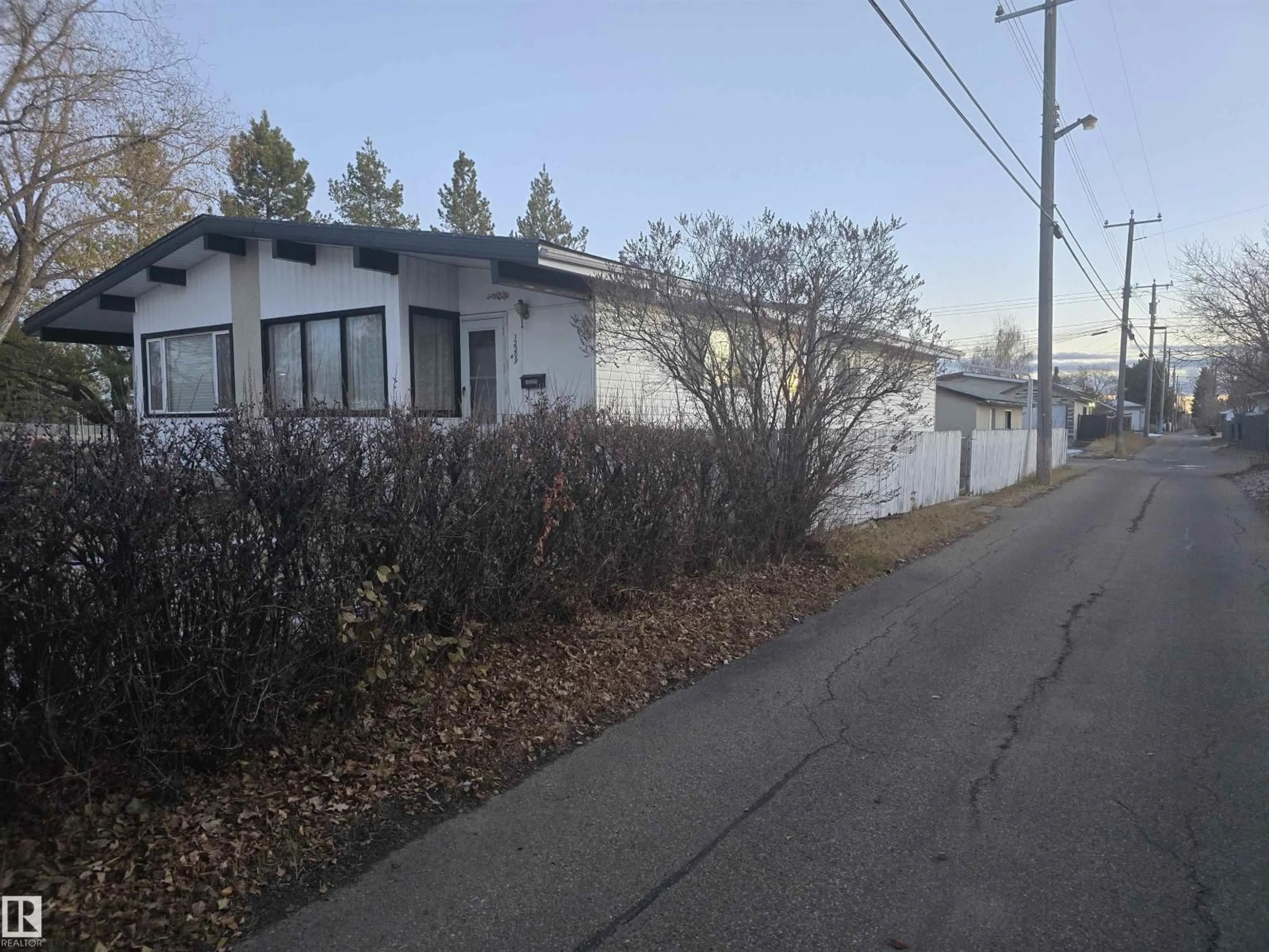 Blurry image for NW - 12209A 134B AV, Edmonton Alberta T5L3W9