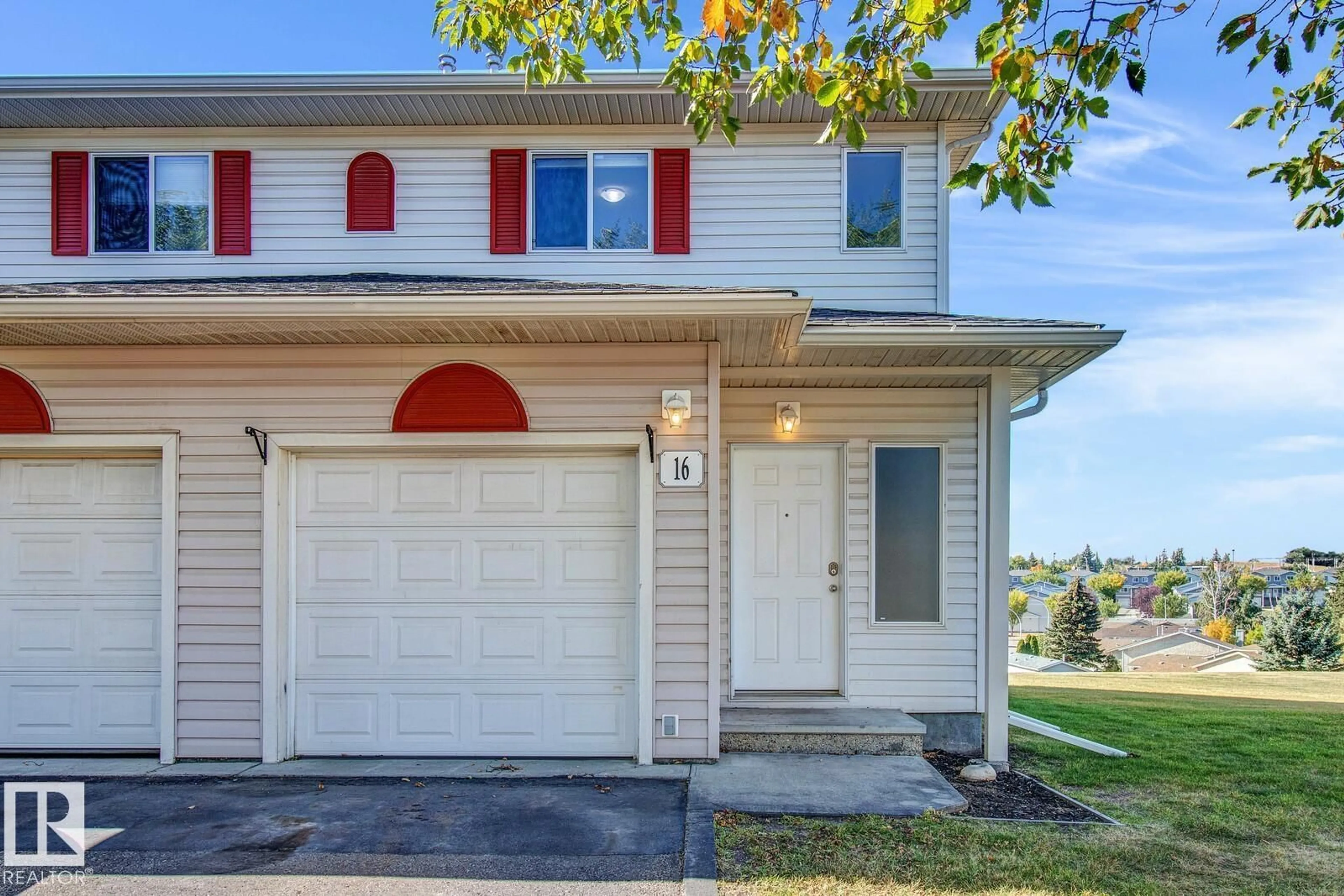 Home with vinyl exterior material, street for 451 - 16 HYNDMAN CRESCENT, Edmonton Alberta T5A5J3