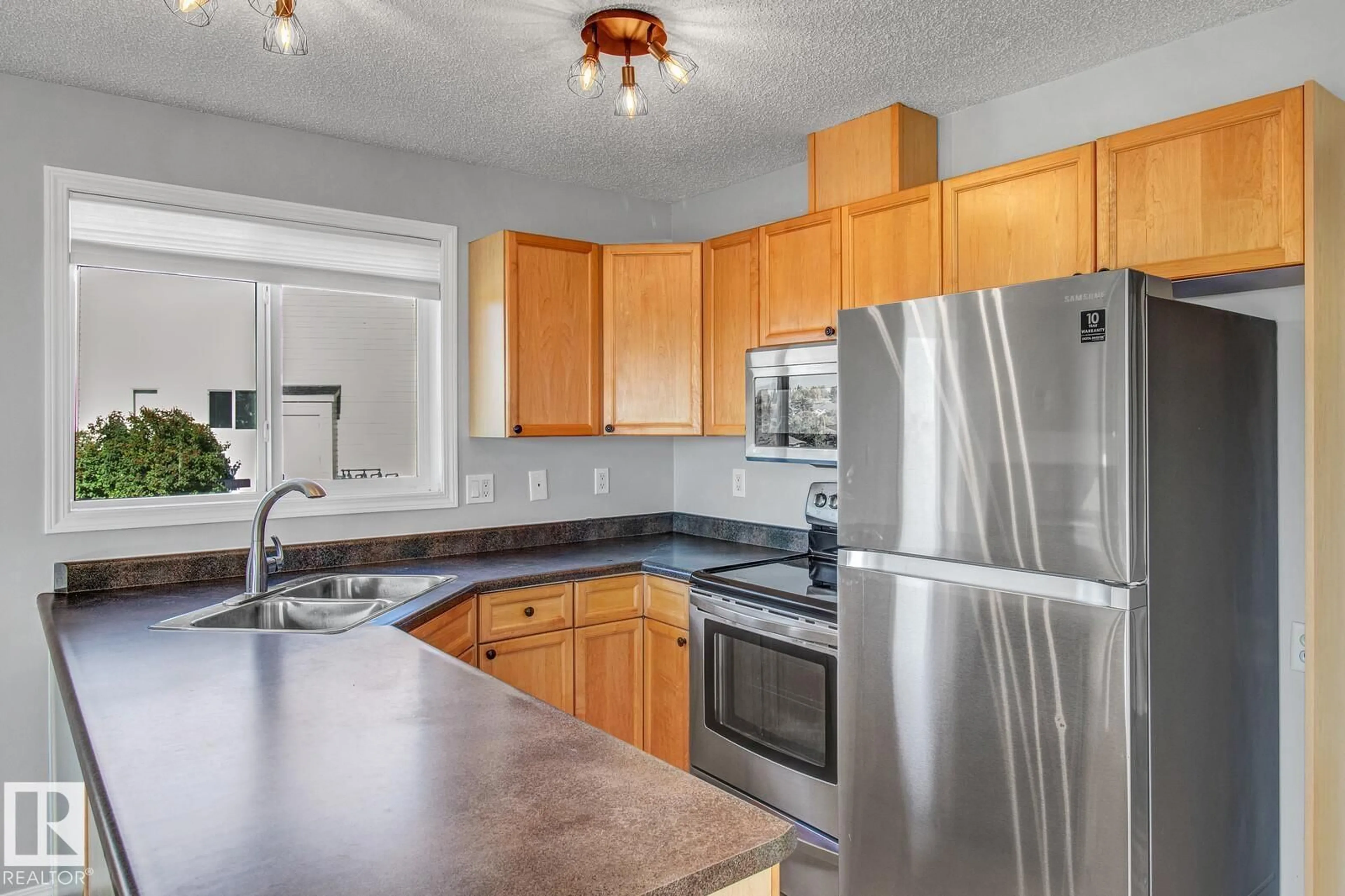 Standard kitchen, unknown for 451 - 16 HYNDMAN CRESCENT, Edmonton Alberta T5A5J3
