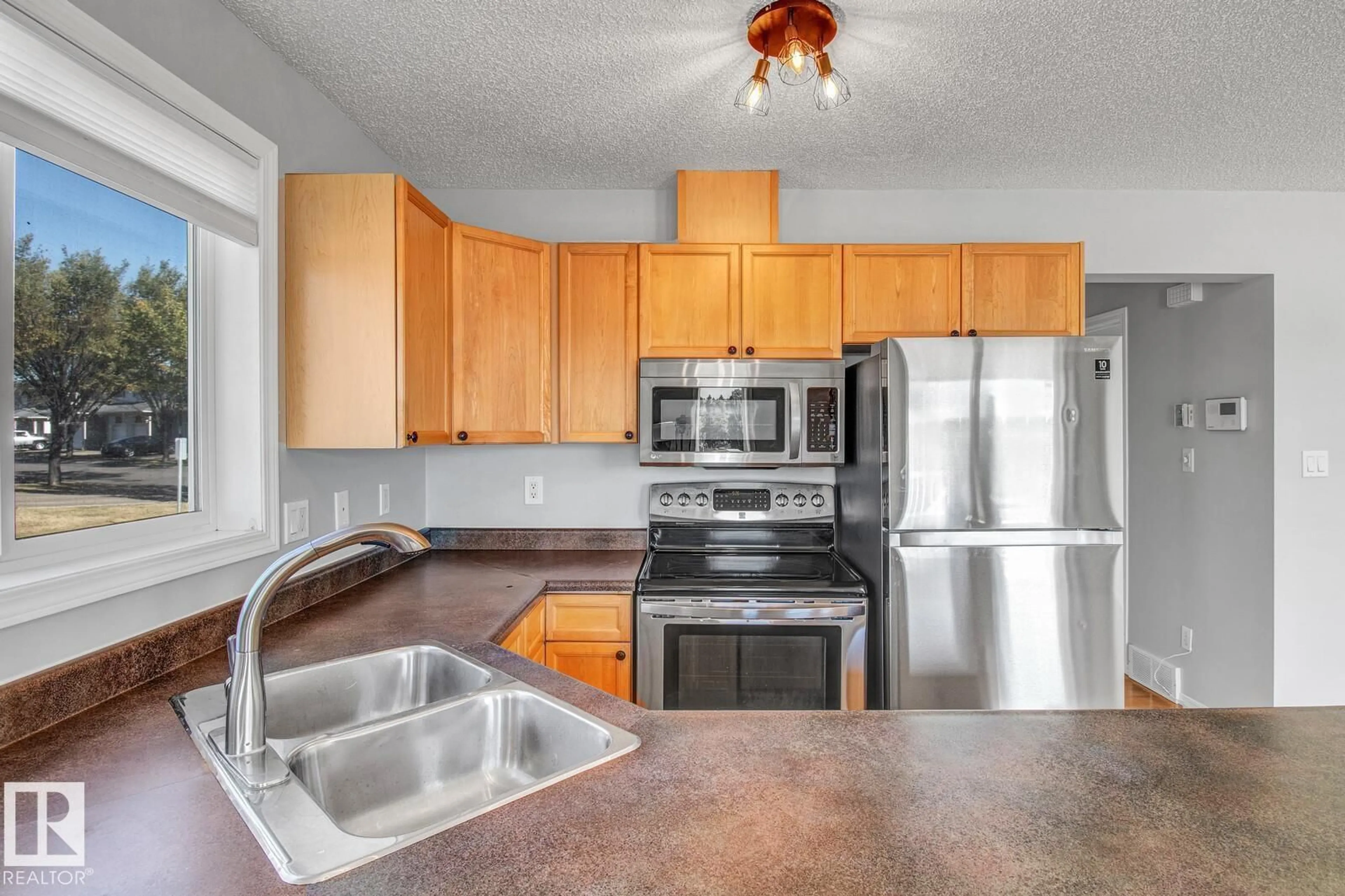 Standard kitchen, unknown for 451 - 16 HYNDMAN CRESCENT, Edmonton Alberta T5A5J3