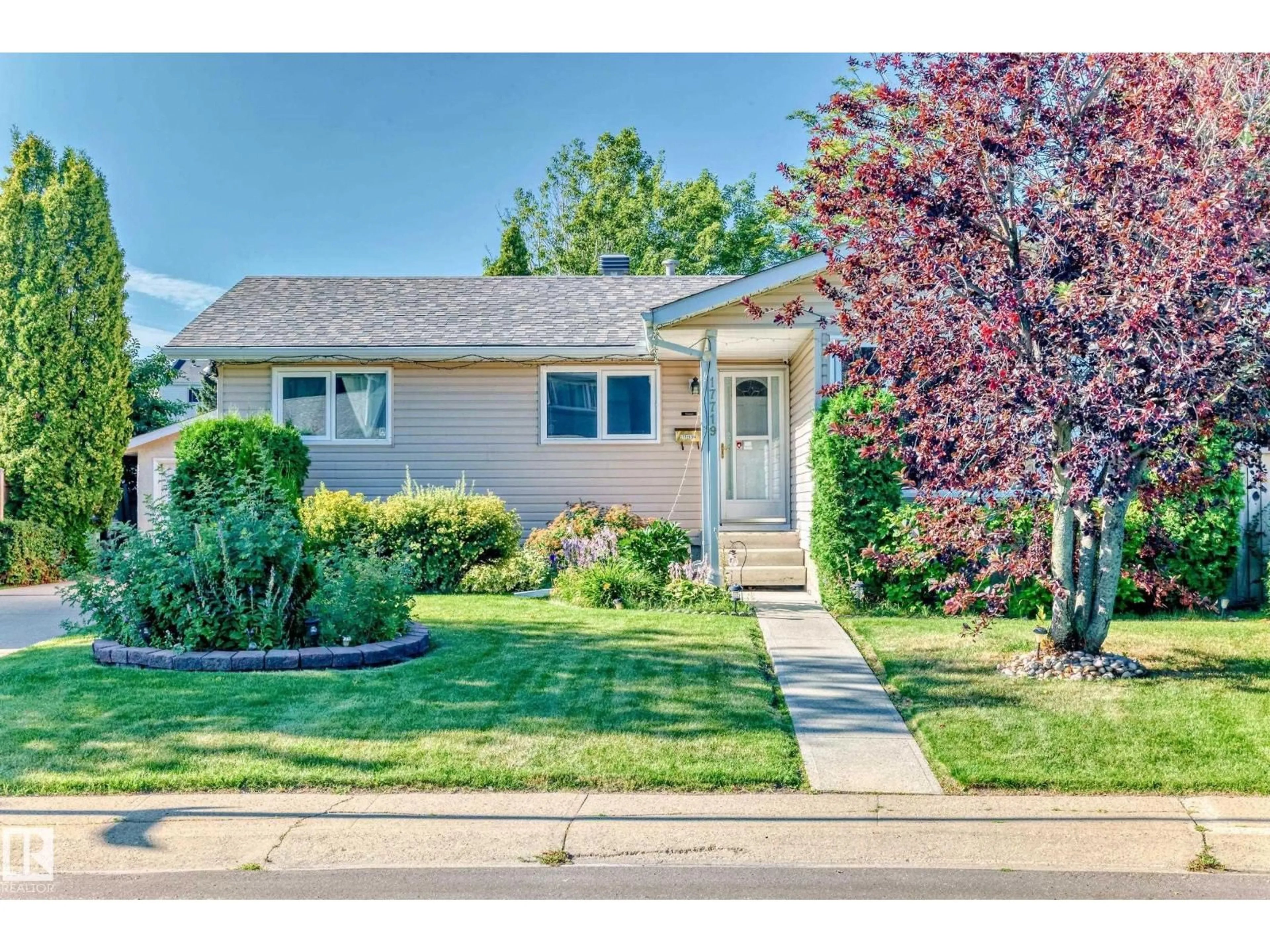 Home with vinyl exterior material, street for 17719 84 AV, Edmonton Alberta T5T0N5