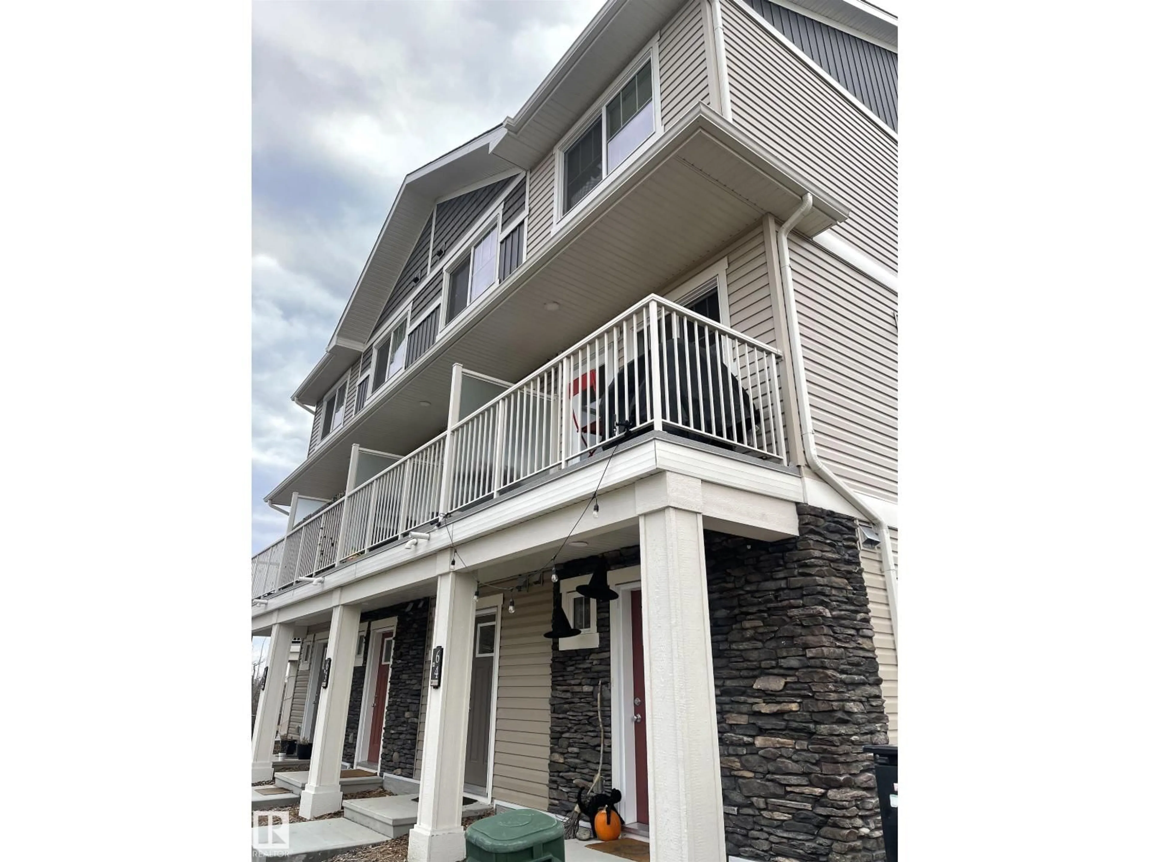 Home with vinyl exterior material, unknown for 64 17832 78 ST NW, Edmonton Alberta T5Z0P7