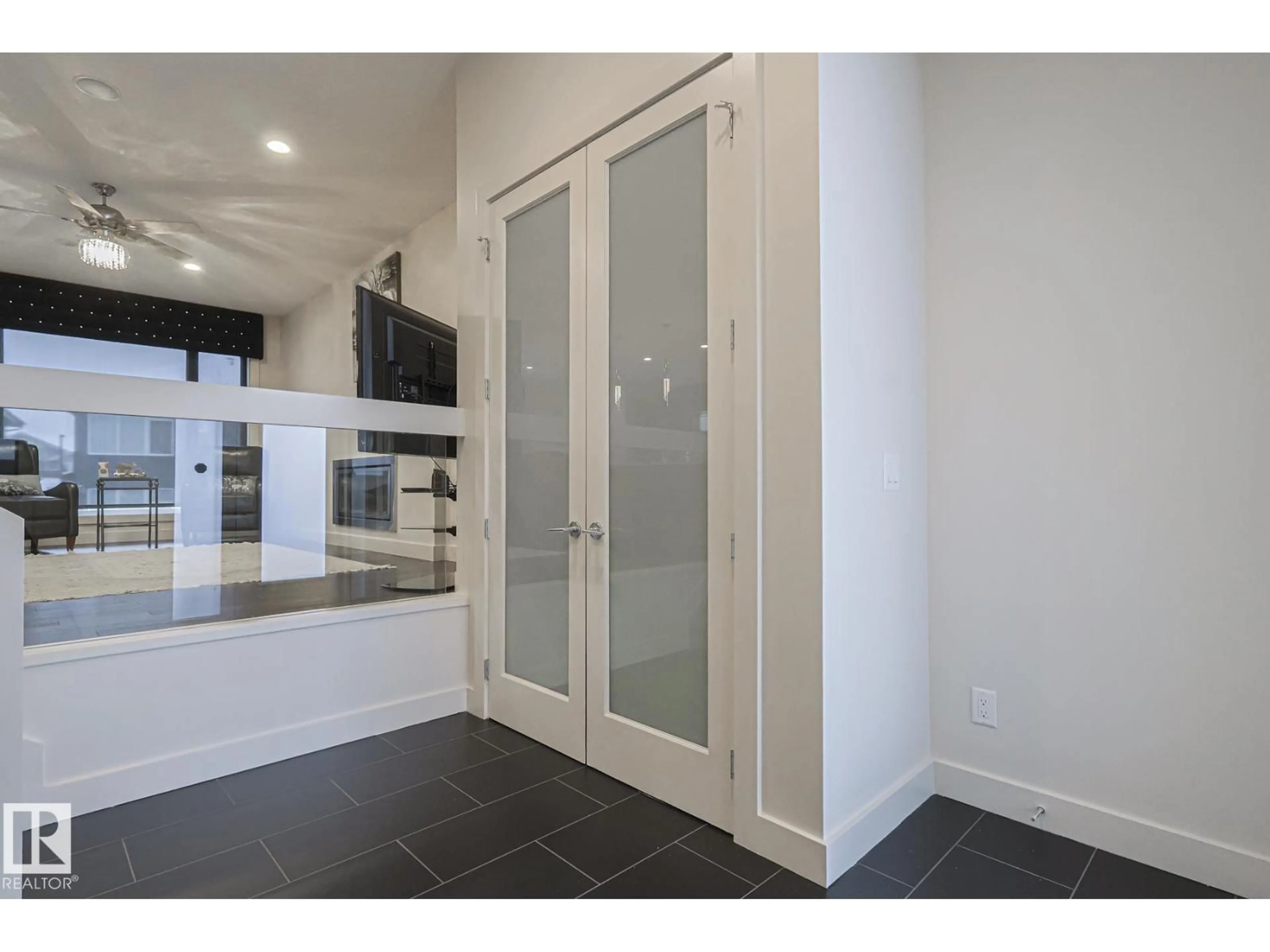 Indoor entryway for GR SW - 1116 HAINSTOCK GREEN, Edmonton Alberta T6W2T8