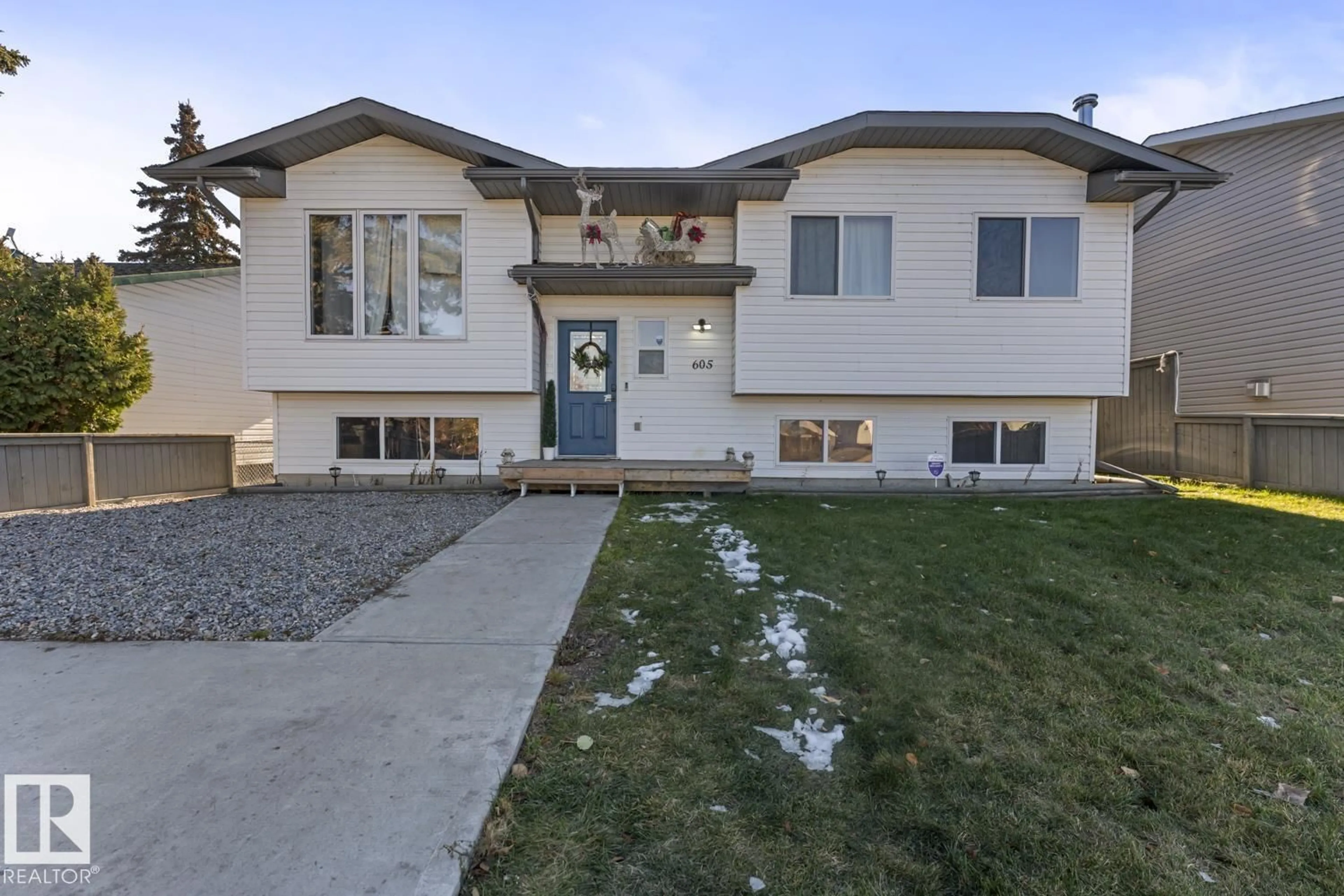 Home with vinyl exterior material, street for 605 12 AV, Cold Lake Alberta T9M1H5