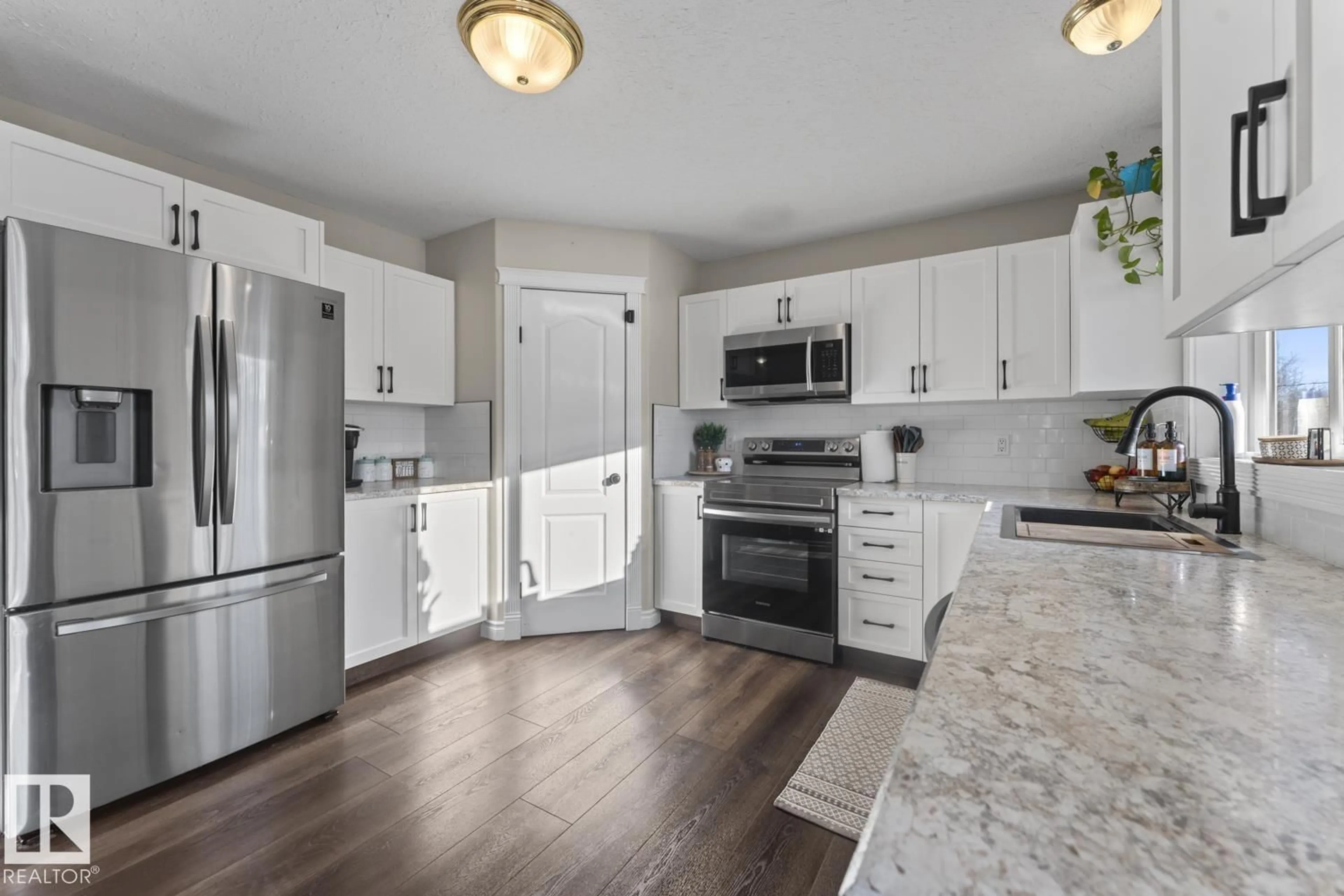 Open concept kitchen, unknown for 605 12 AV, Cold Lake Alberta T9M1H5