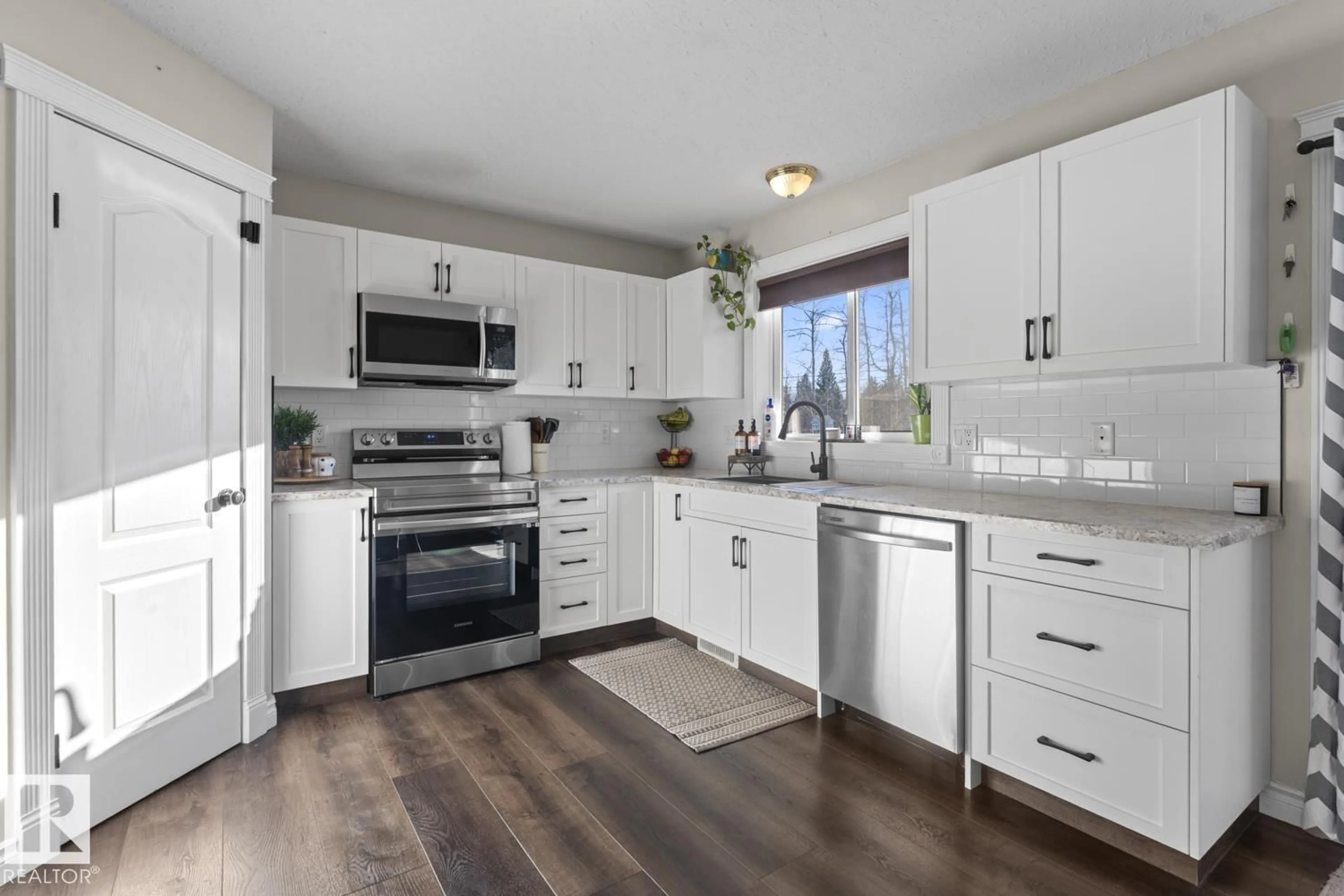 Open concept kitchen, unknown for 605 12 AV, Cold Lake Alberta T9M1H5