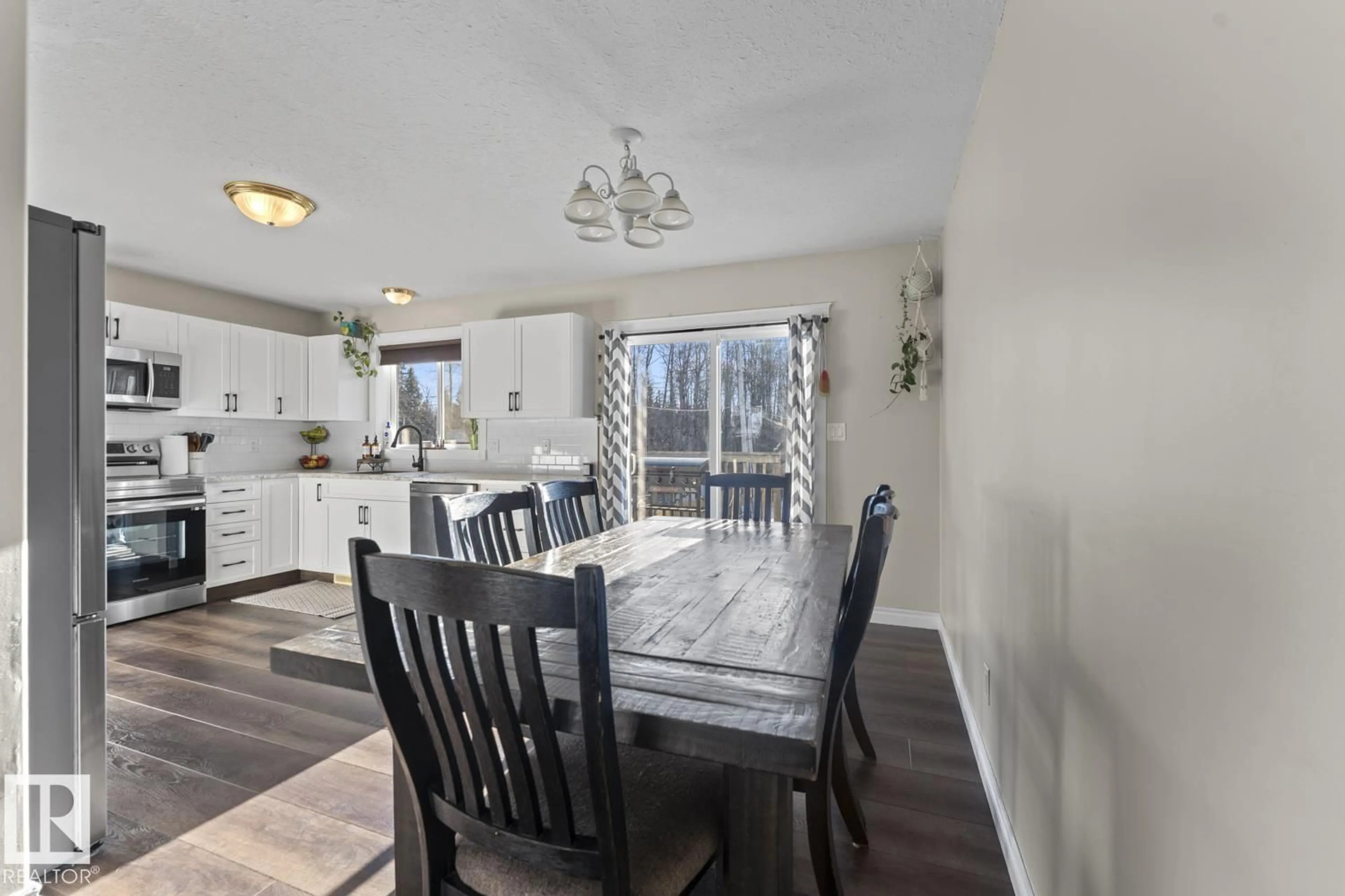 Dining room, wood/laminate floor for 605 12 AV, Cold Lake Alberta T9M1H5