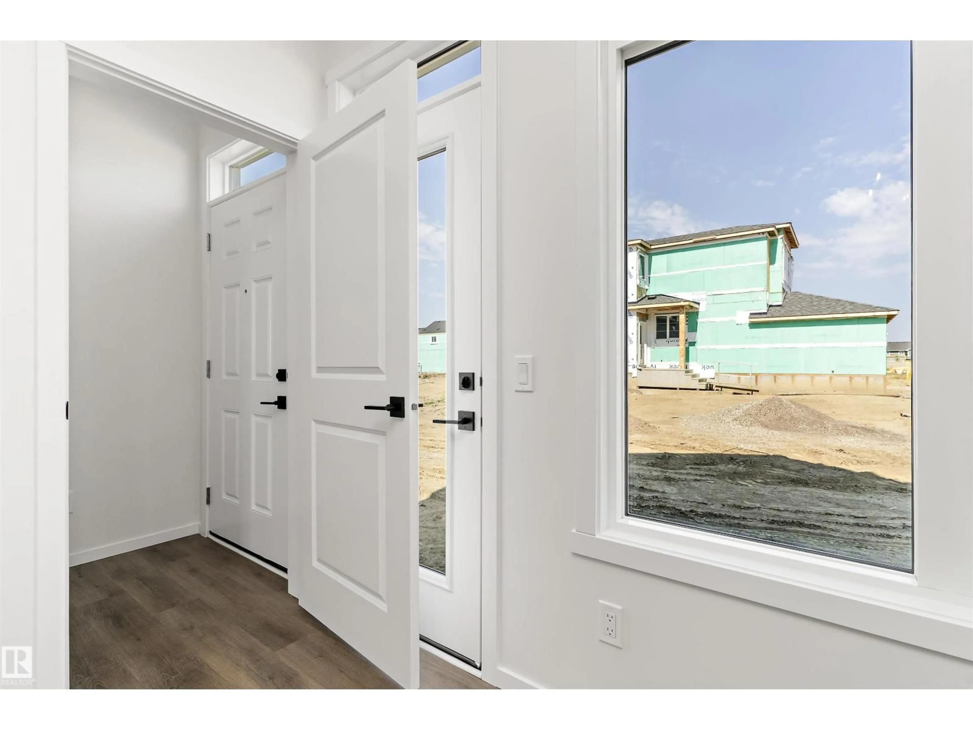 Indoor entryway for 2382 MUCKLEPLUM WAY, Edmonton Alberta T6X3K1