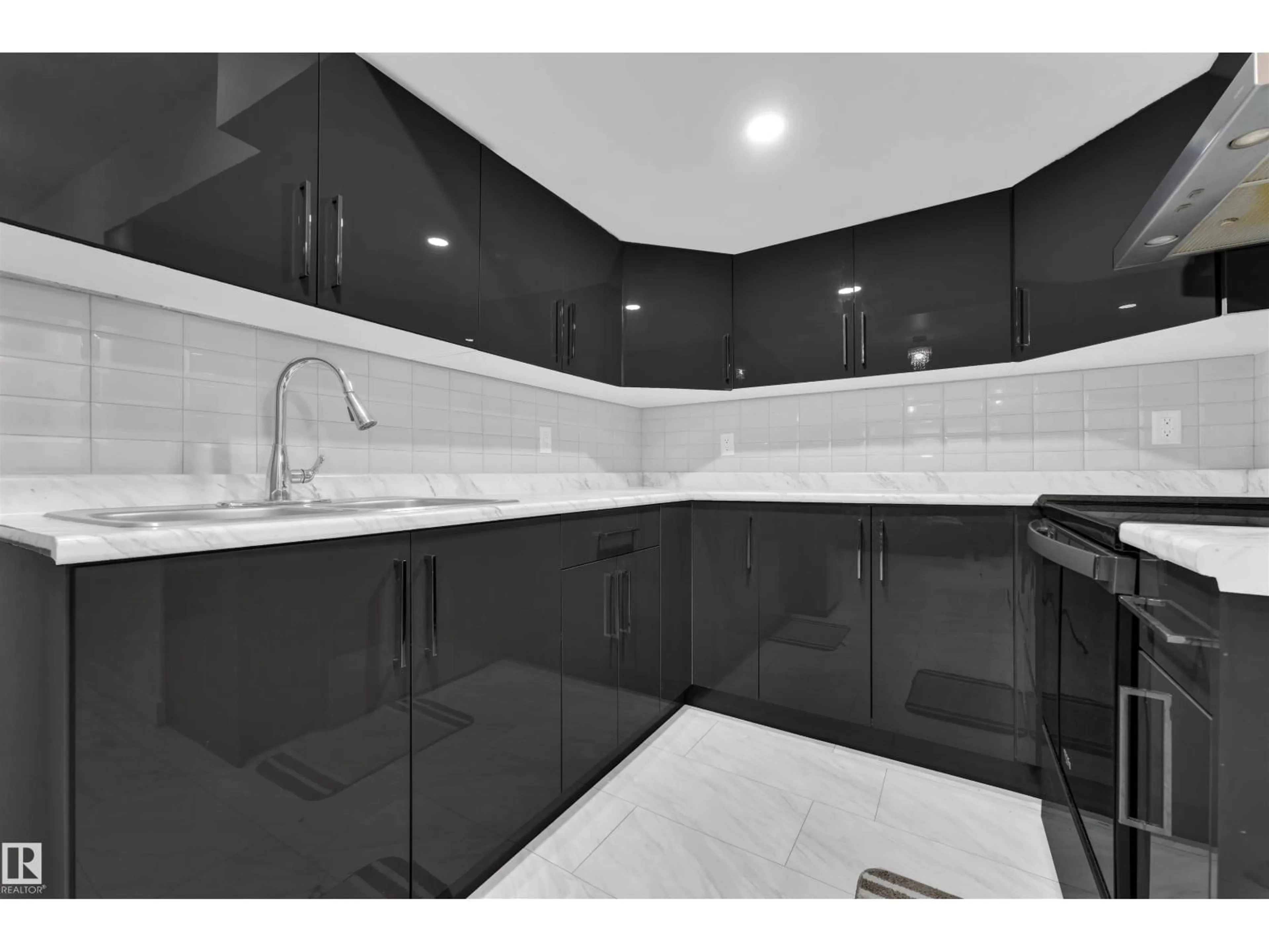 Unknown for 252 39 AV, Edmonton Alberta T6T1J2