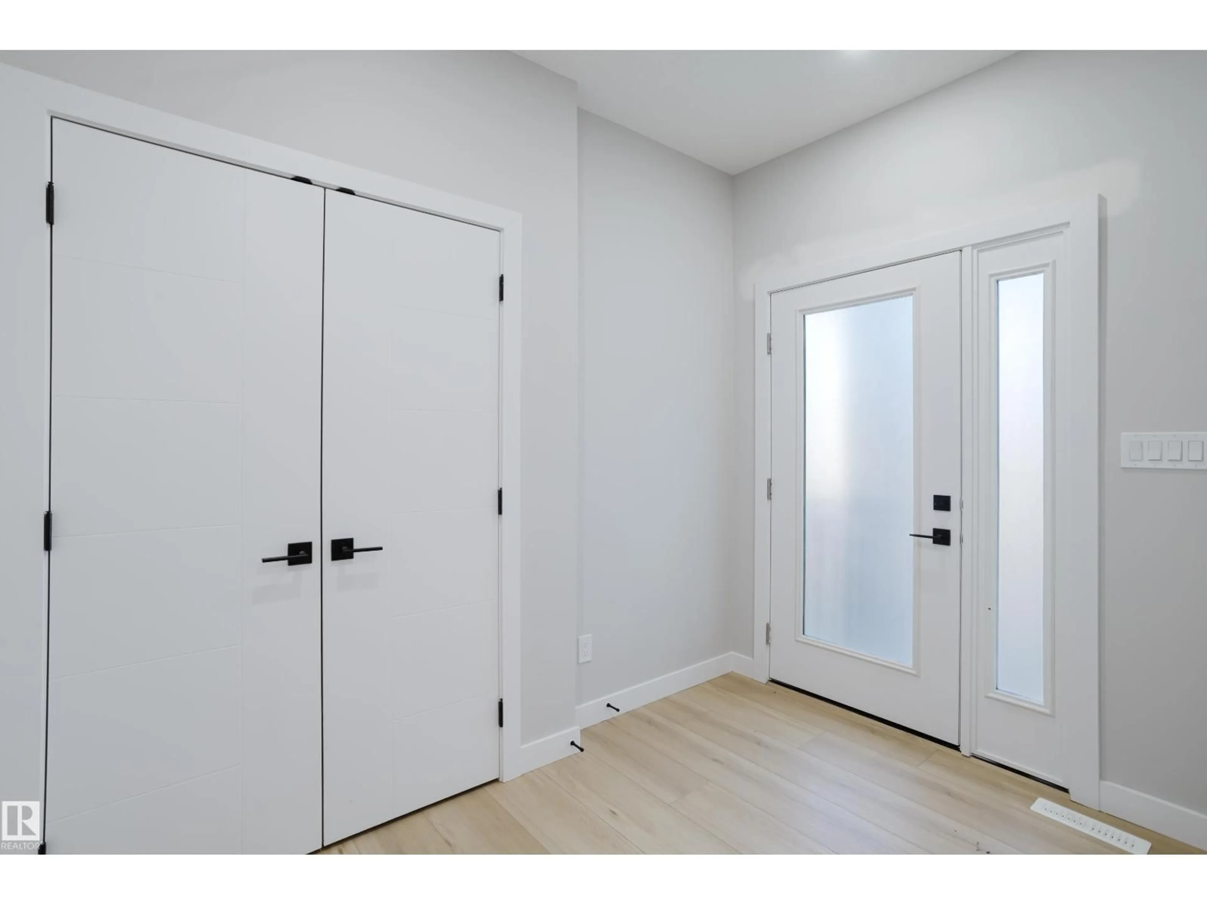 Indoor entryway for 15108 14 ST, Edmonton Alberta T5Y6C4