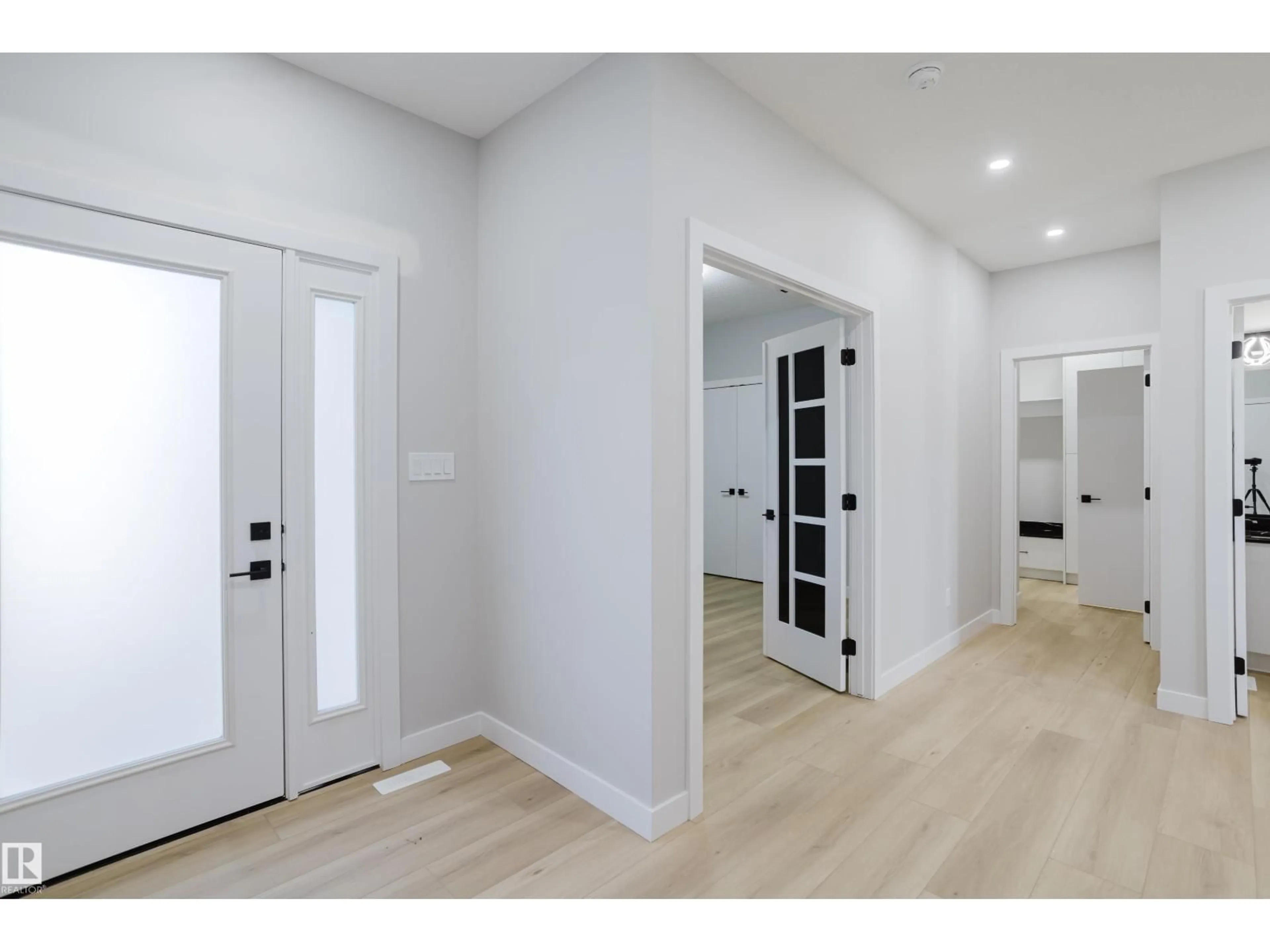 Indoor entryway for 15108 14 ST, Edmonton Alberta T5Y6C4