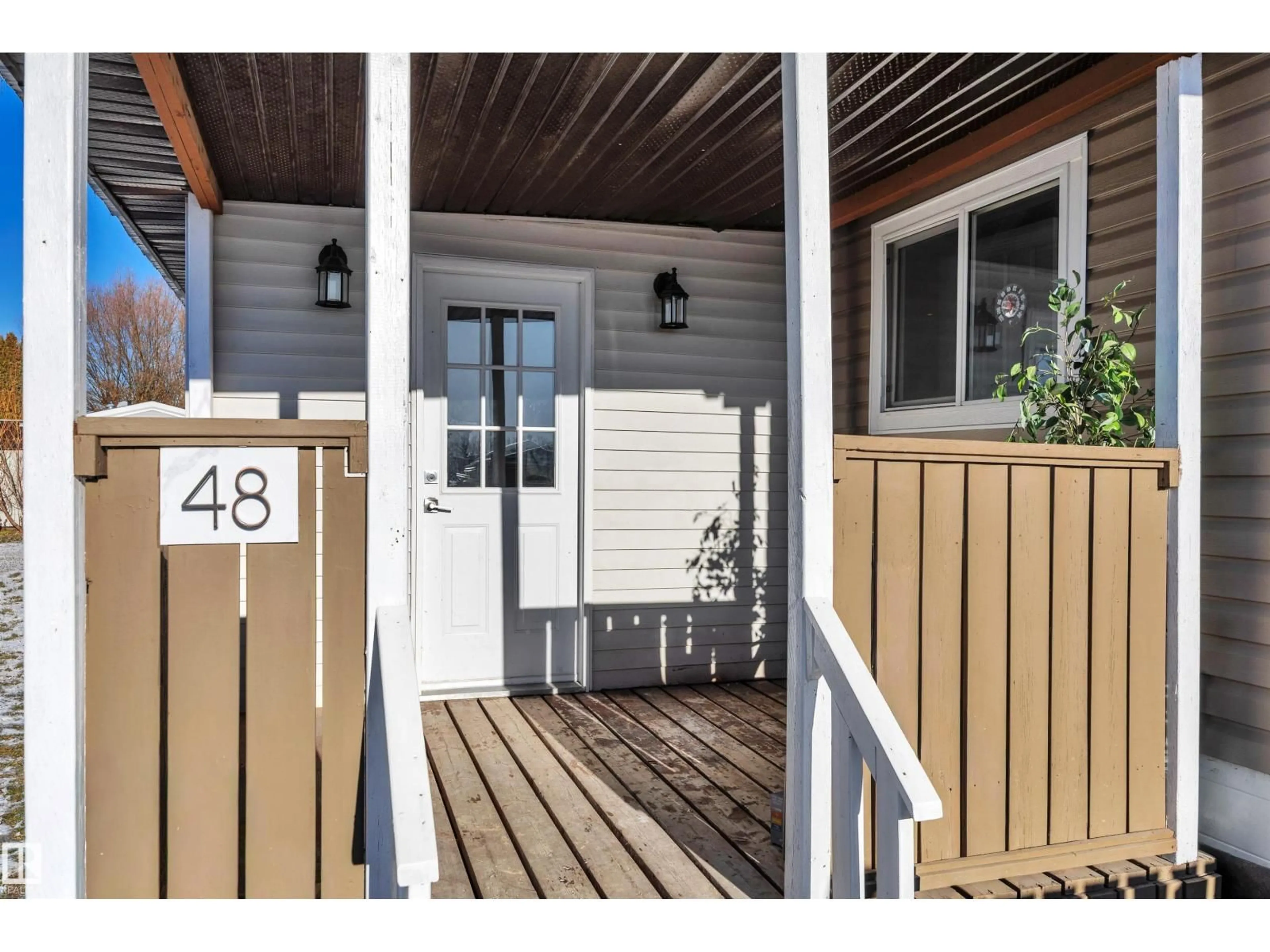 Indoor entryway for 48 CALMAR MOBILE HOME PARK, Calmar Alberta T0C0V0