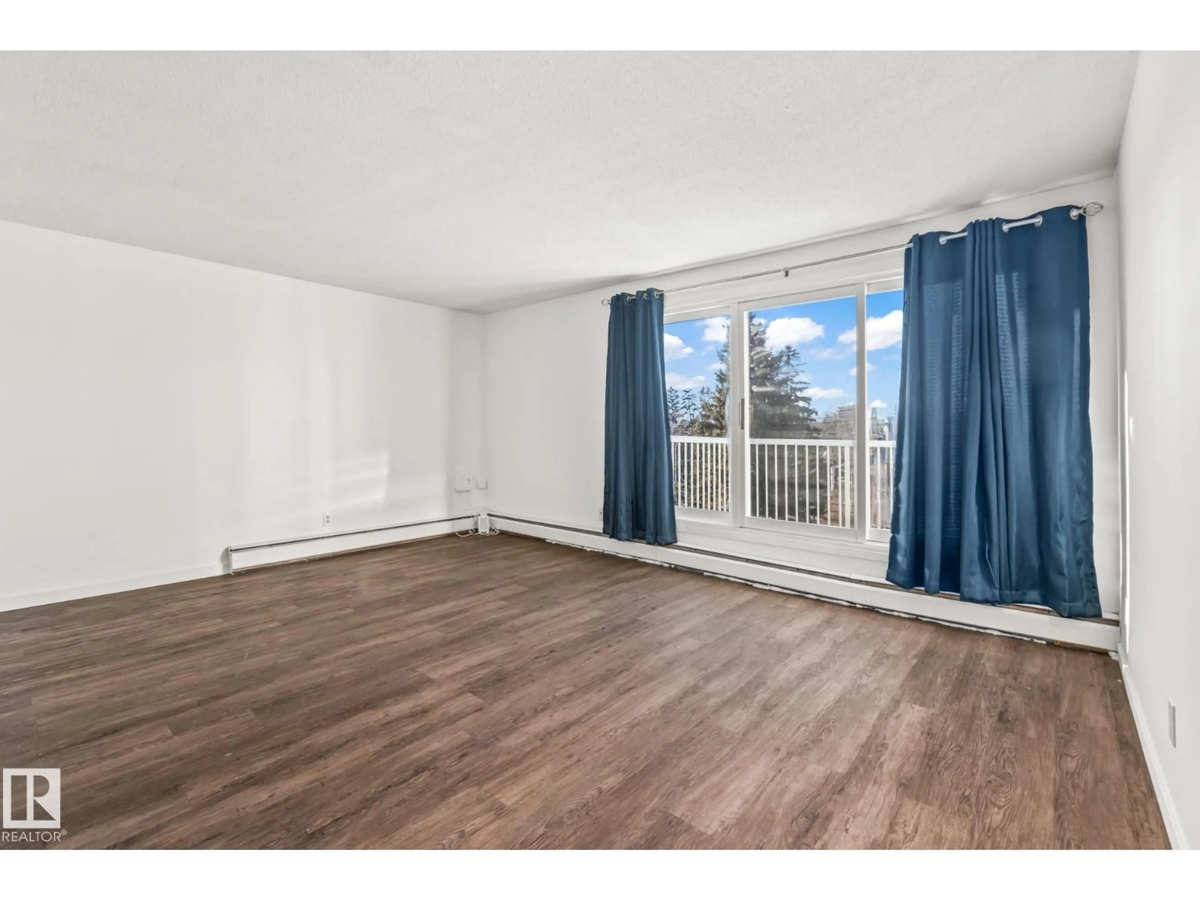 A pic of a room for 8604 - 425 GATEWAY BV, Edmonton Alberta T6E4B6