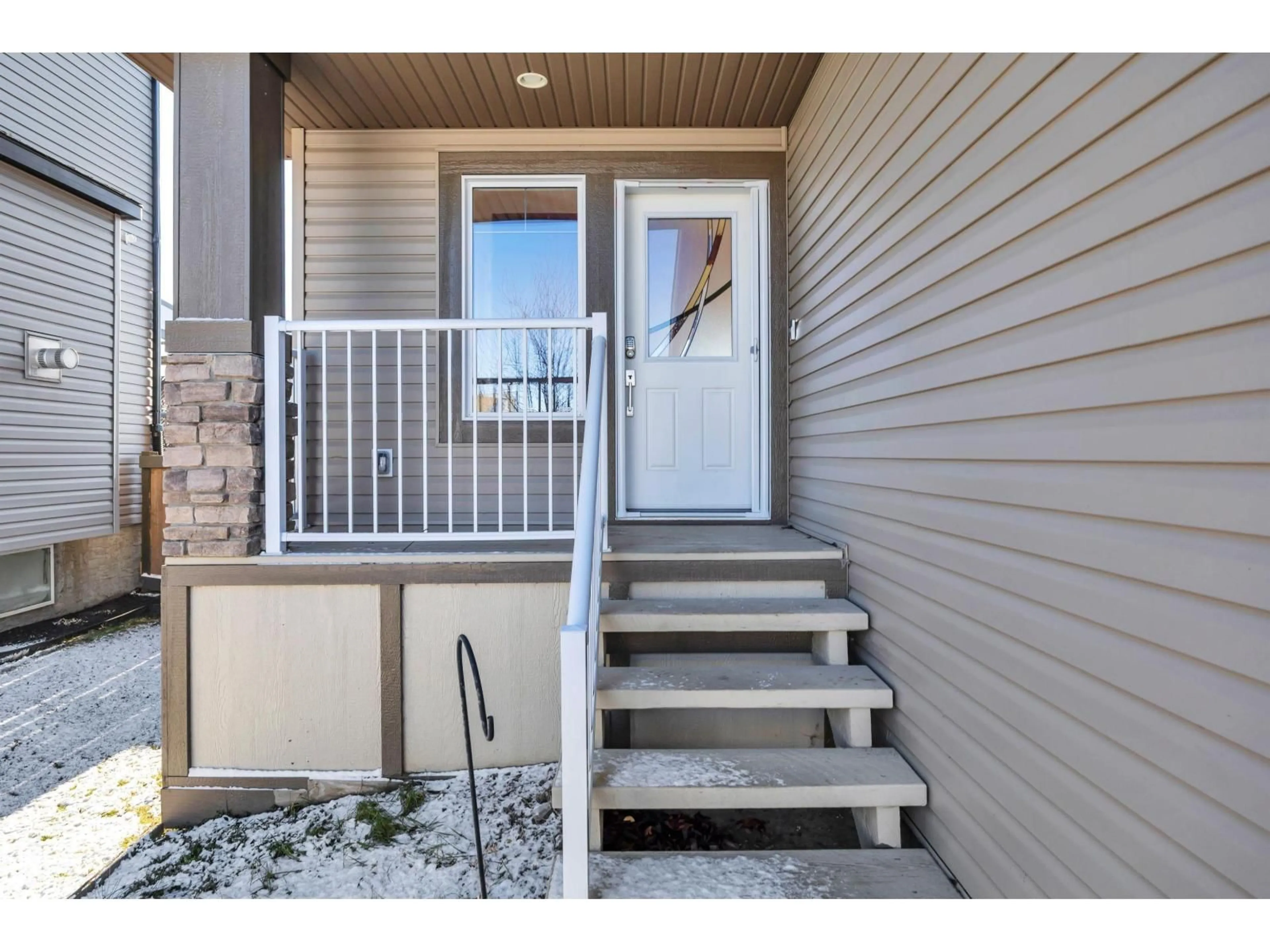 Indoor entryway for 29 SOUTHBRIDGE CR, Calmar Alberta T0C0V0