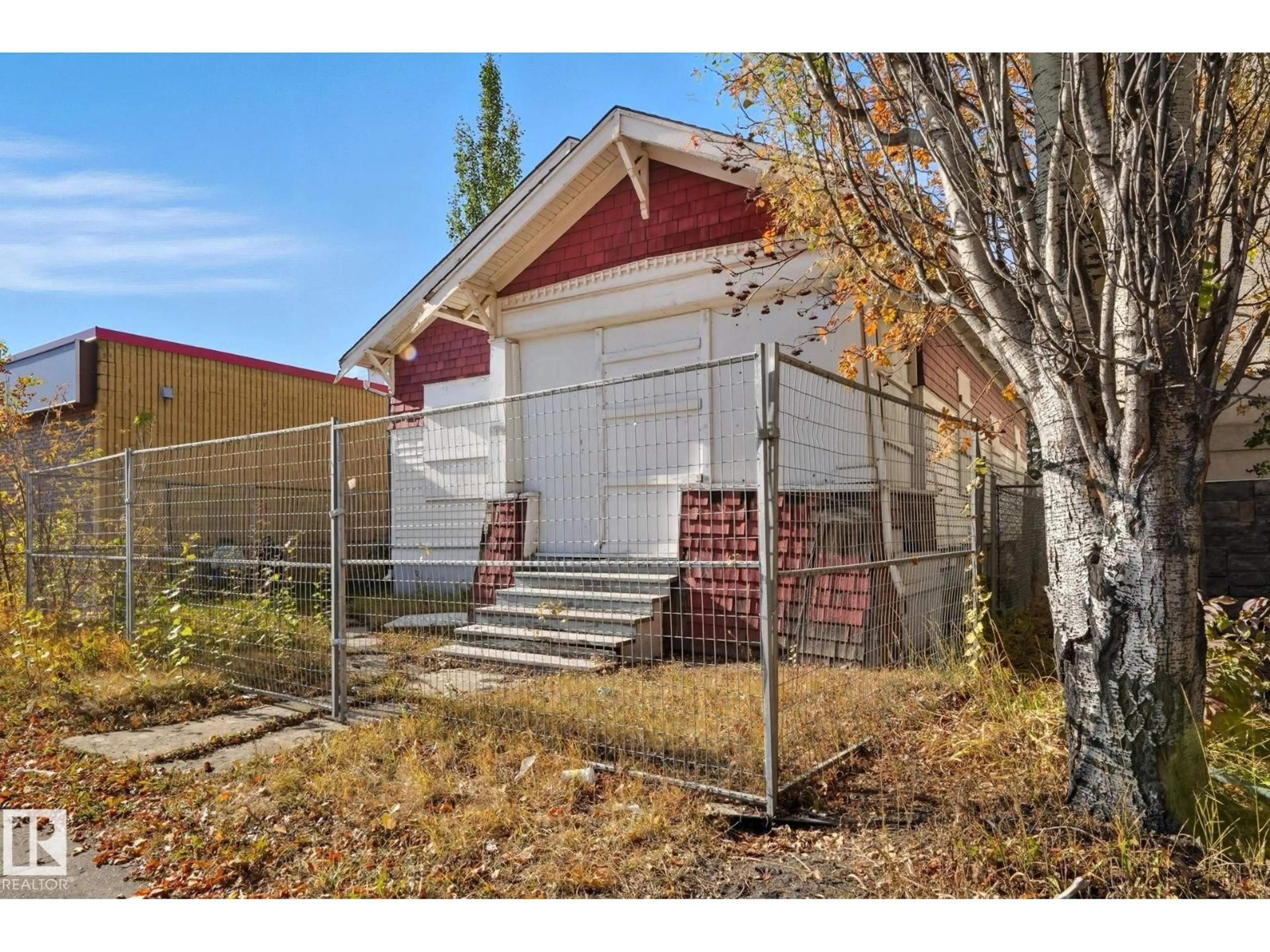 Shed for 11112 97 ST, Edmonton Alberta T5G1W8
