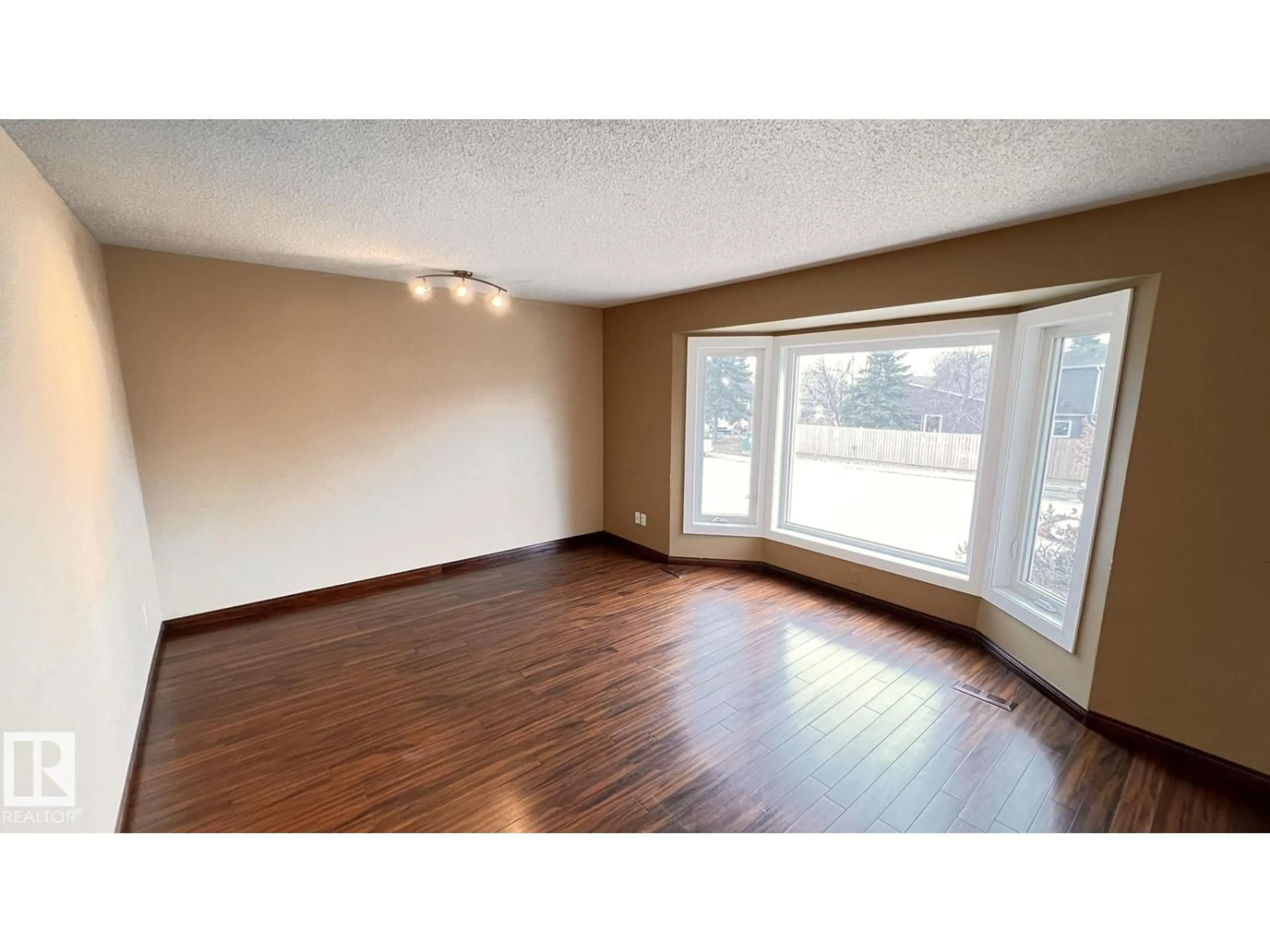 A pic of a room for 17324 92 AV, Edmonton Alberta T5T3C2