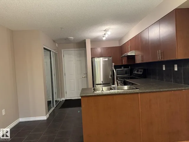 #303 - 10118 106 AV, Edmonton 3