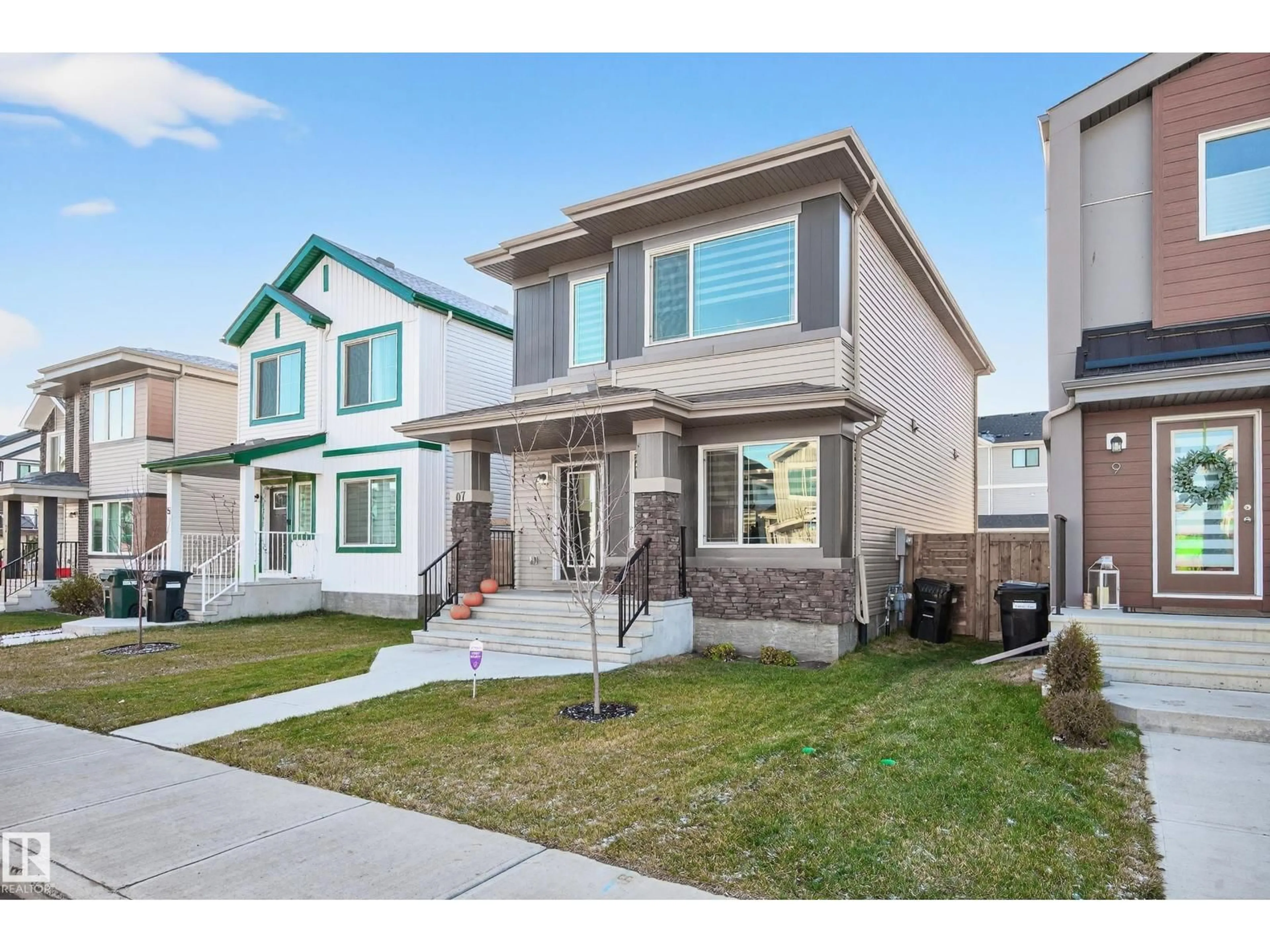 Home with vinyl exterior material, street for E - 7 EMERALD WY, Spruce Grove Alberta T7X2Y4