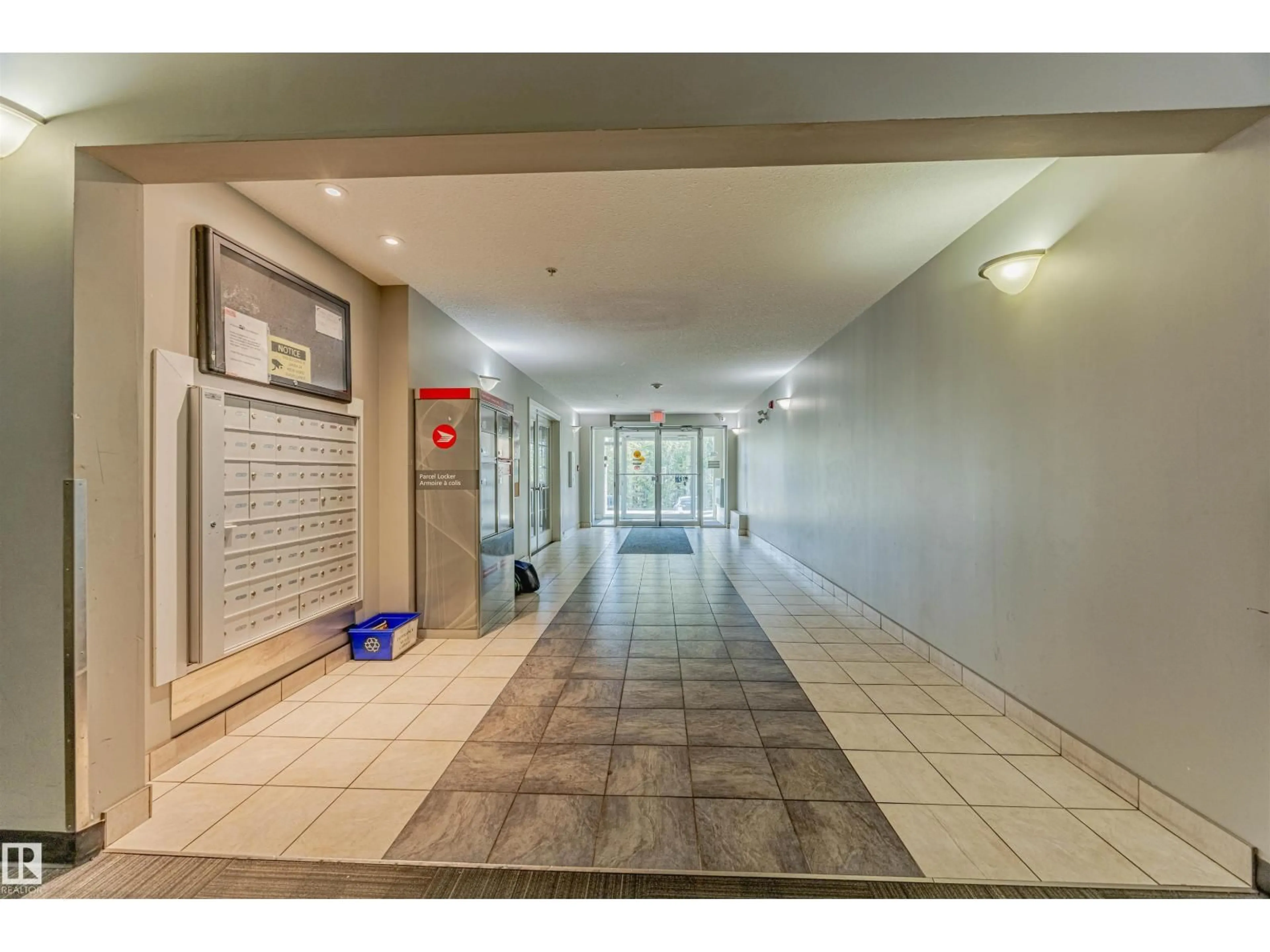 Indoor foyer for 210 - 4903 47 AV, Stony Plain Alberta T7Z0C6