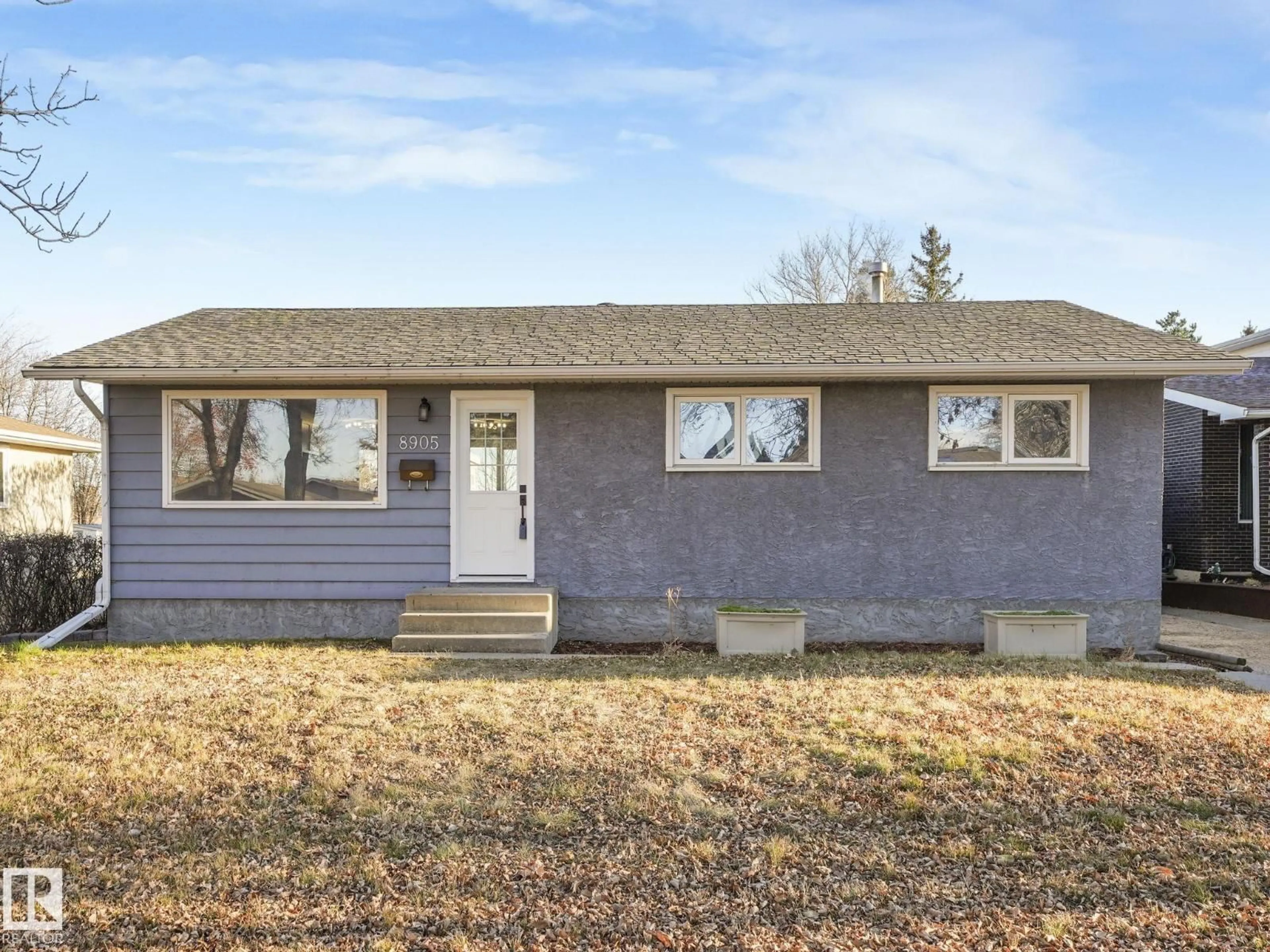 Home with vinyl exterior material, street for 8905 92 AV, Fort Saskatchewan Alberta T8L1A3