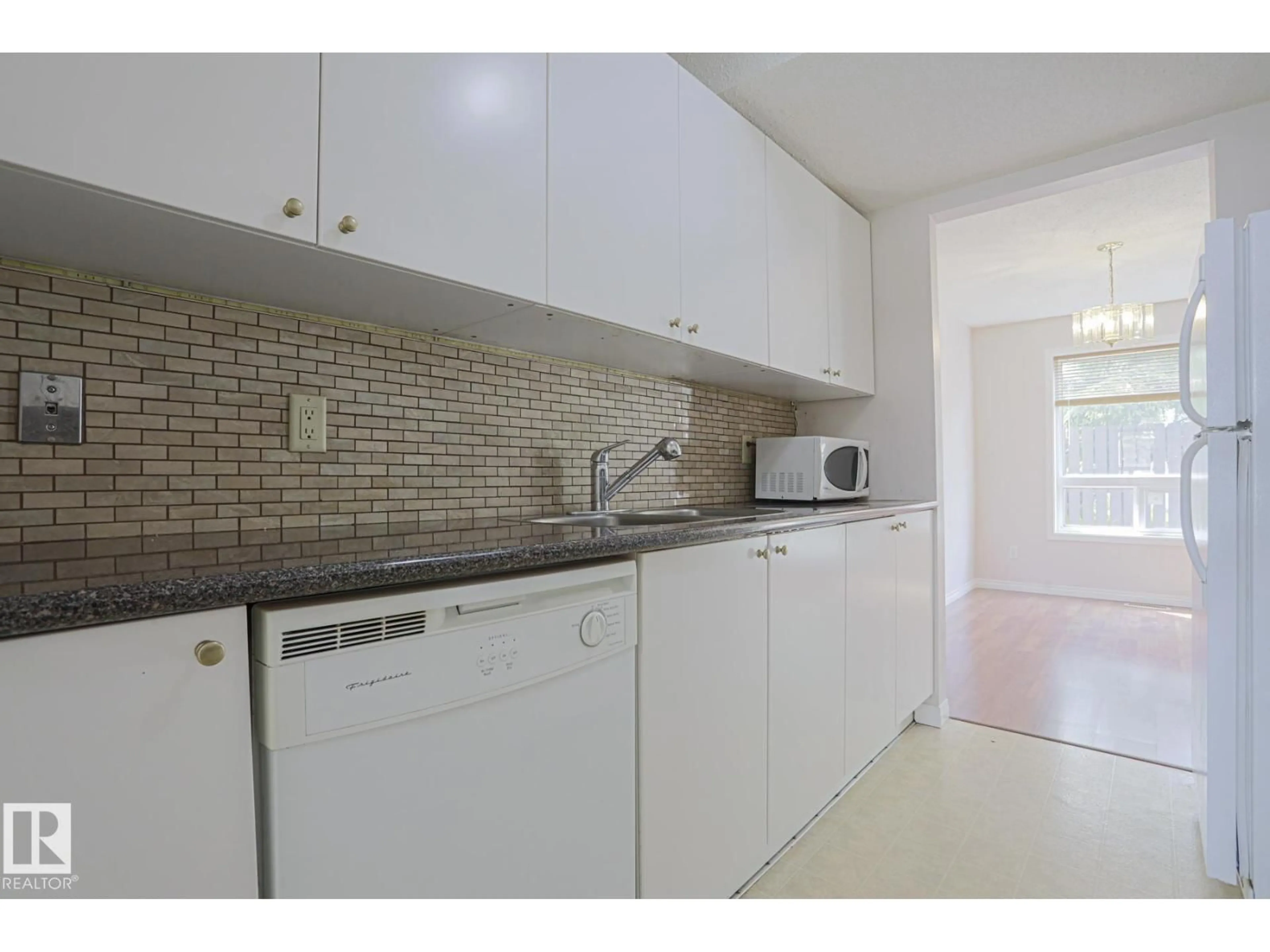 Standard kitchen, unknown for 606 SADDLEBACK RD, Edmonton Alberta T6J4Z3