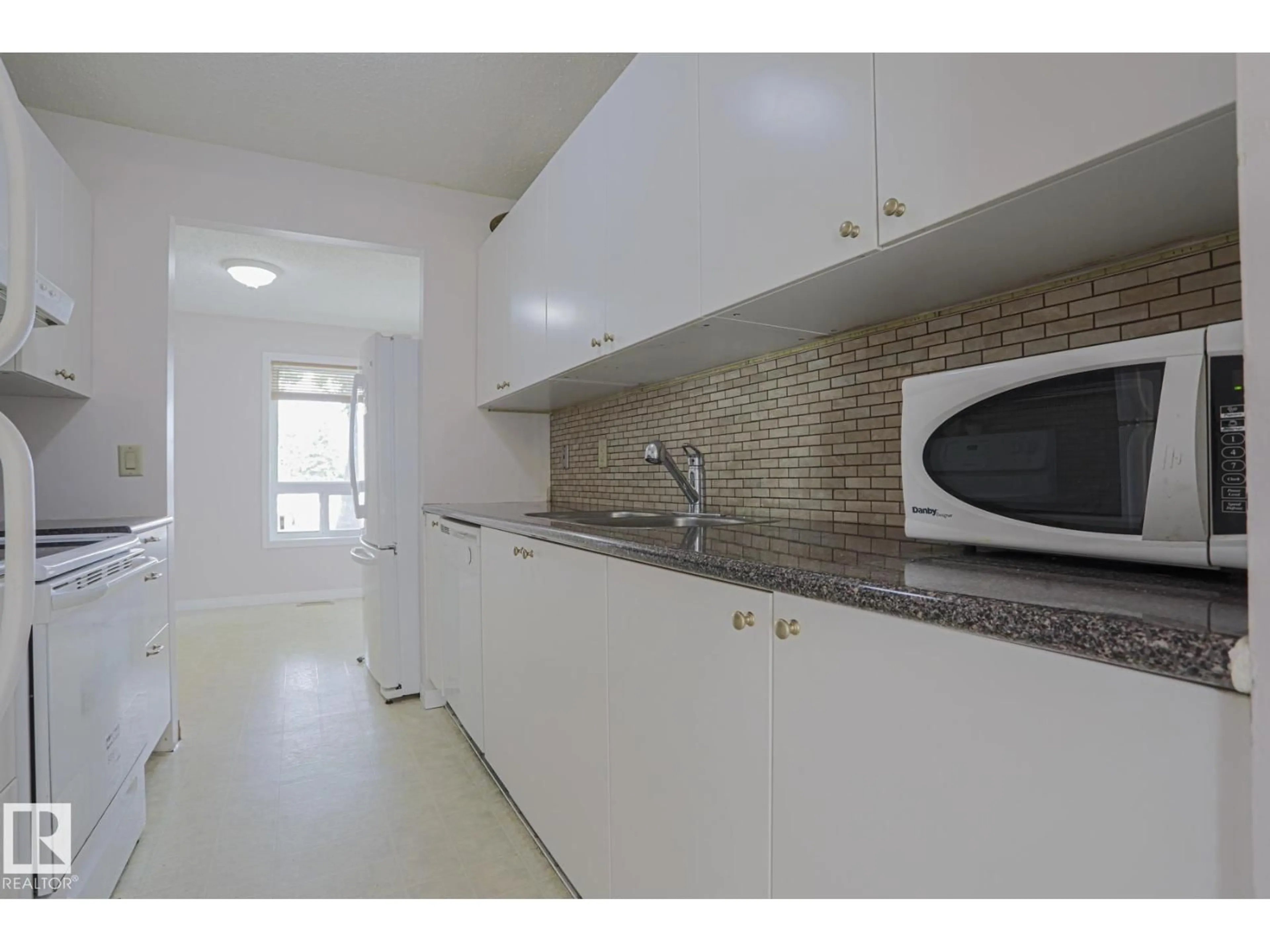 Standard kitchen, ceramic/tile floor for 606 SADDLEBACK RD, Edmonton Alberta T6J4Z3