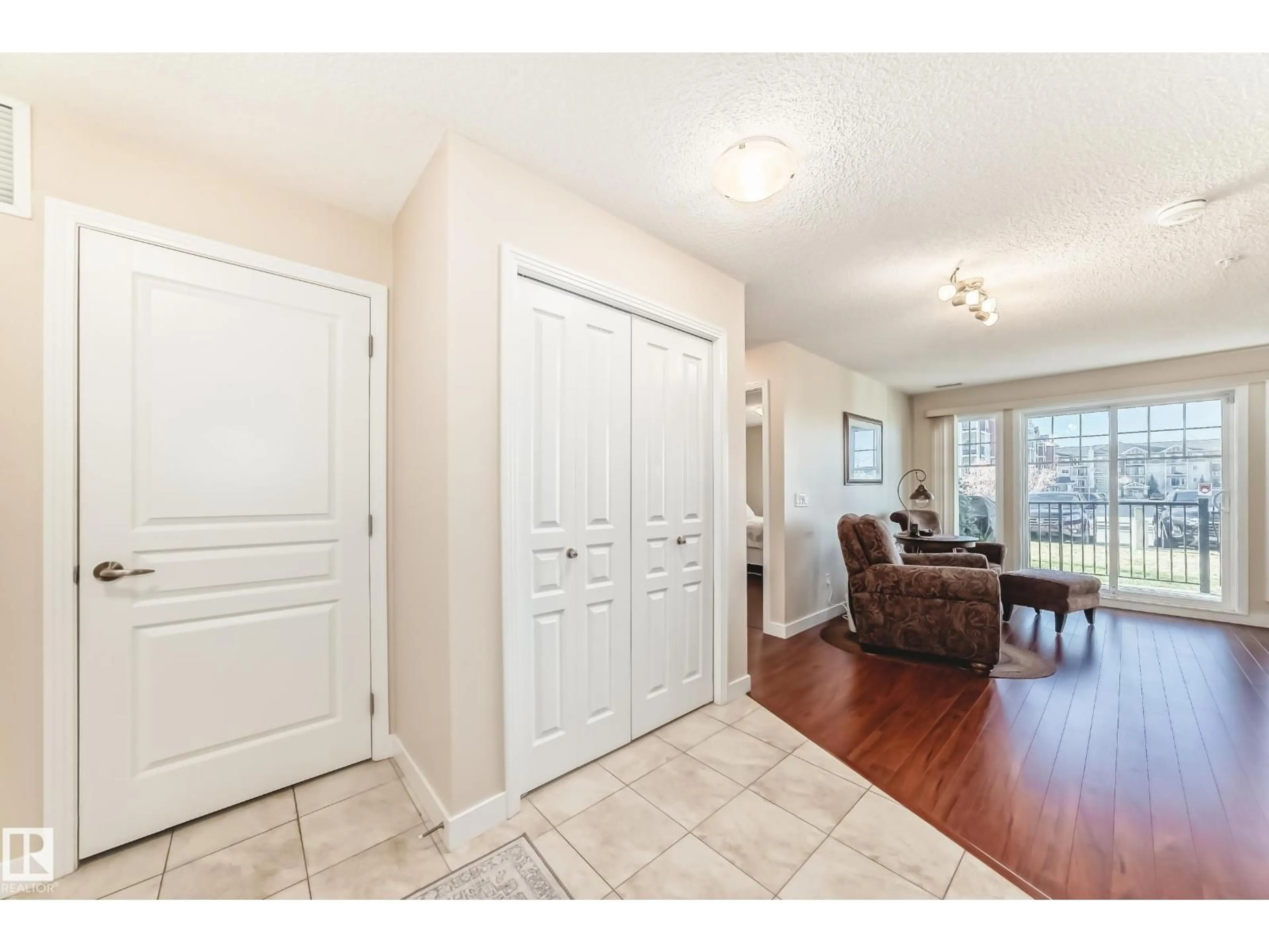 Indoor entryway for 1101 AUGUSTINE CR, Sherwood Park Alberta T8H0X8