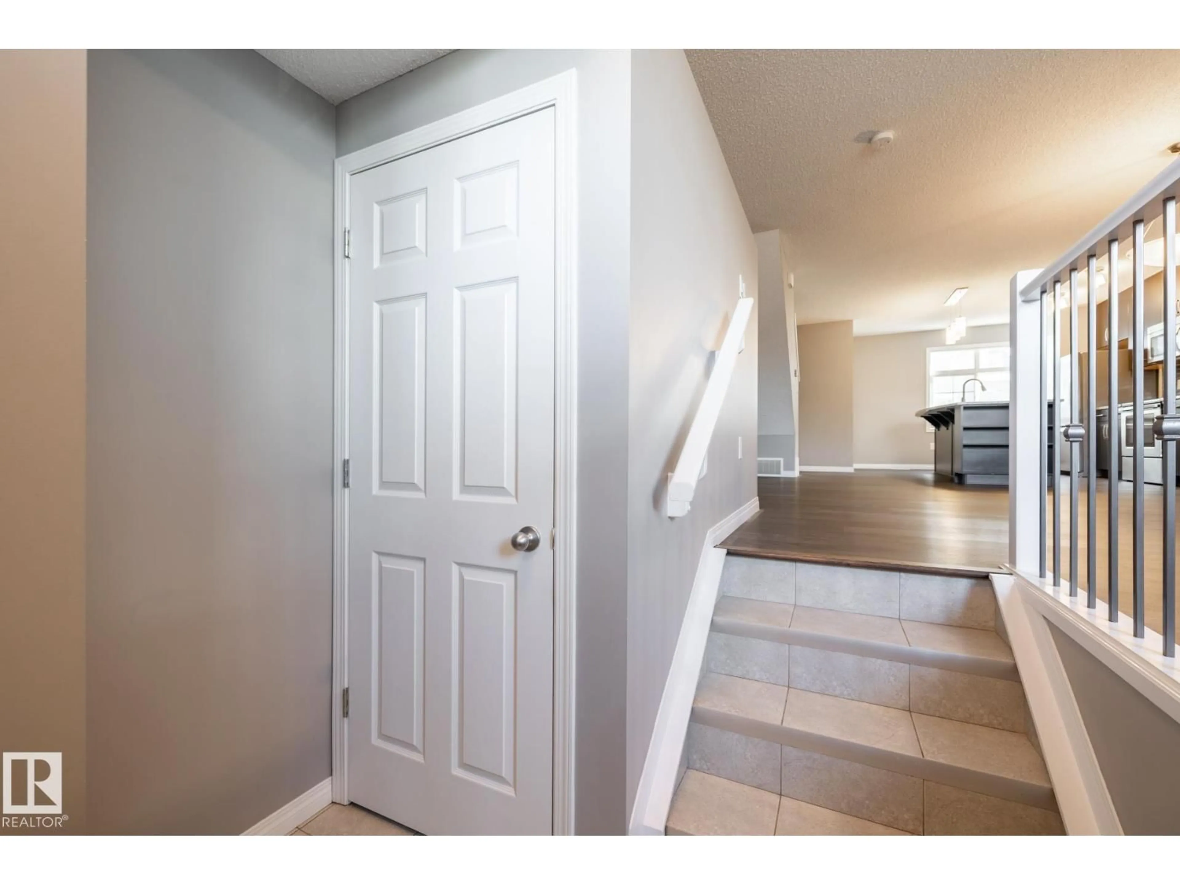 Indoor entryway for 9157 SHAW WY, Edmonton Alberta T6X0S4