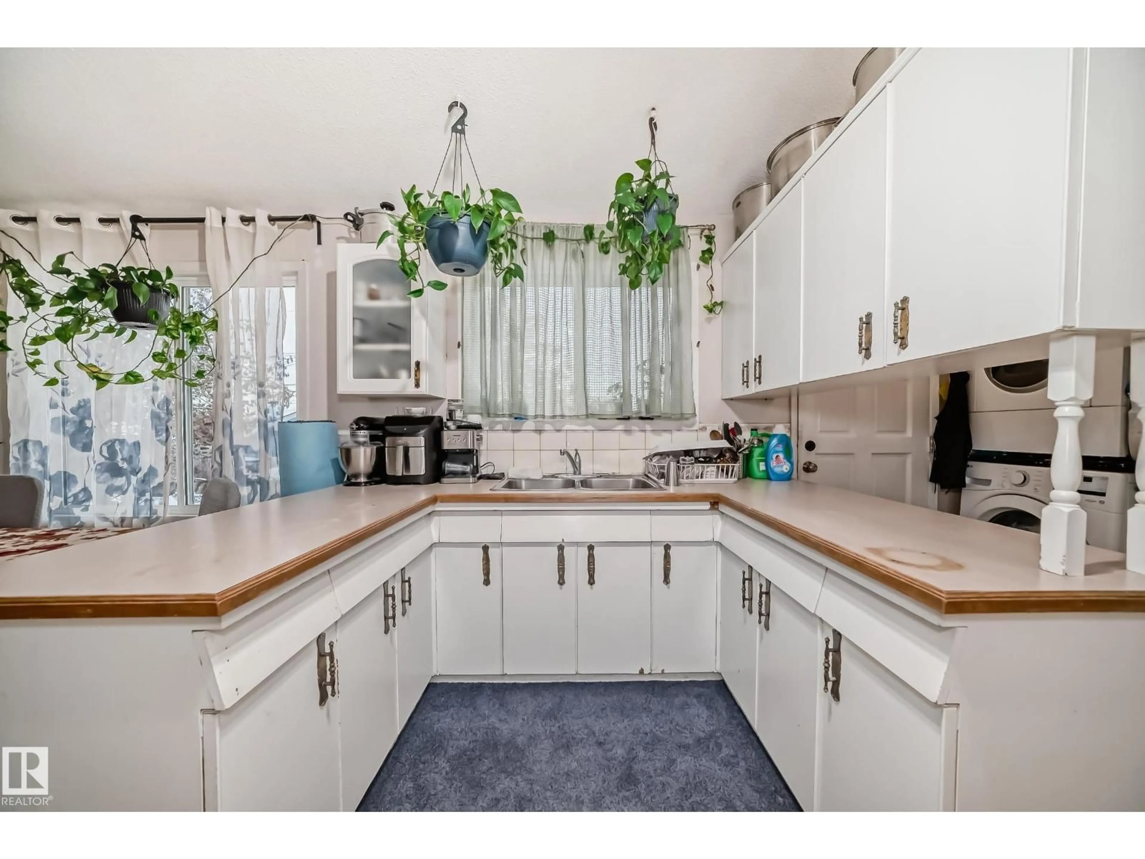 Open concept kitchen, unknown for 6807 DELWOOD RD, Edmonton Alberta T5C3A6