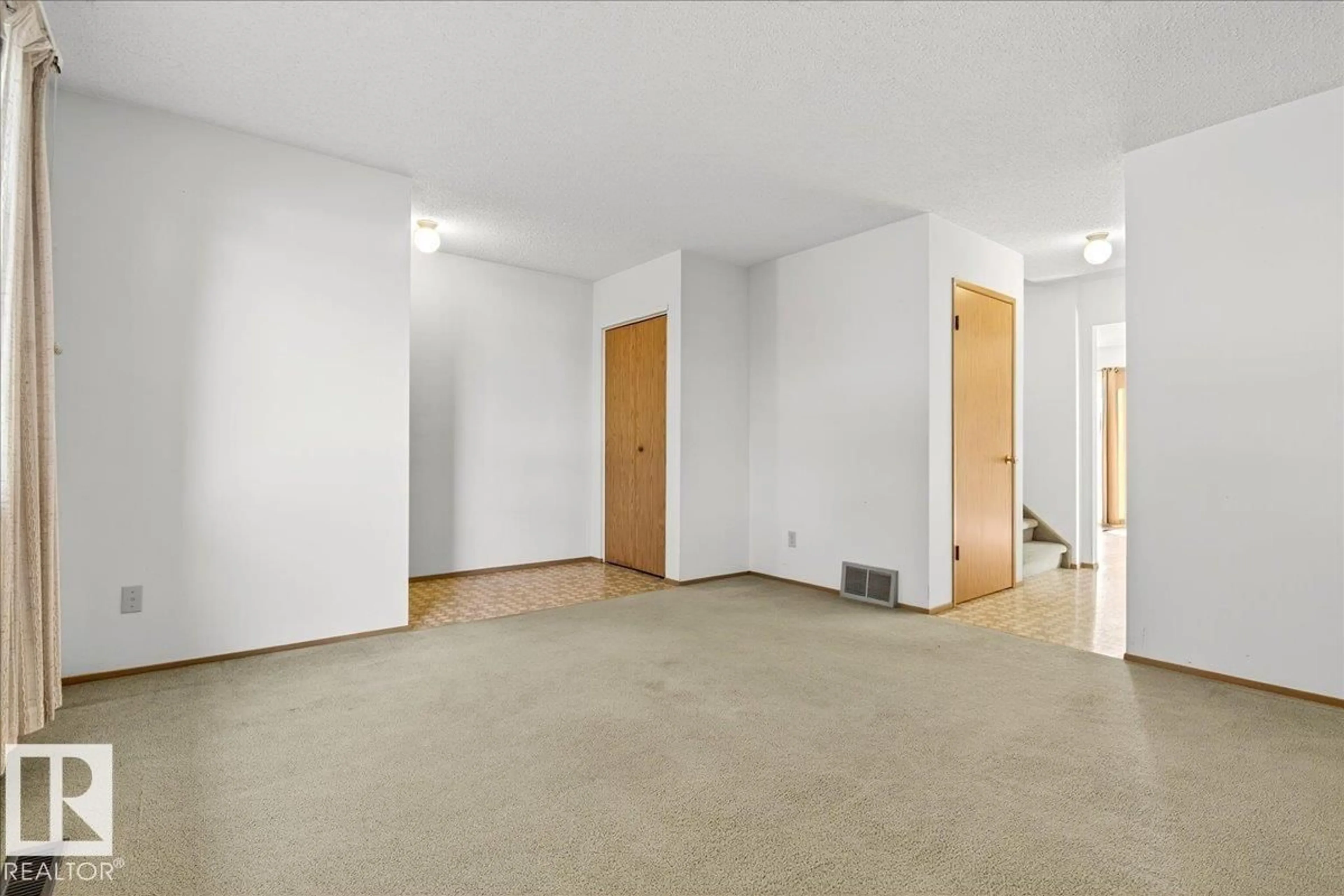 Indoor foyer for NW - 5712 188 ST, Edmonton Alberta T6M2A5