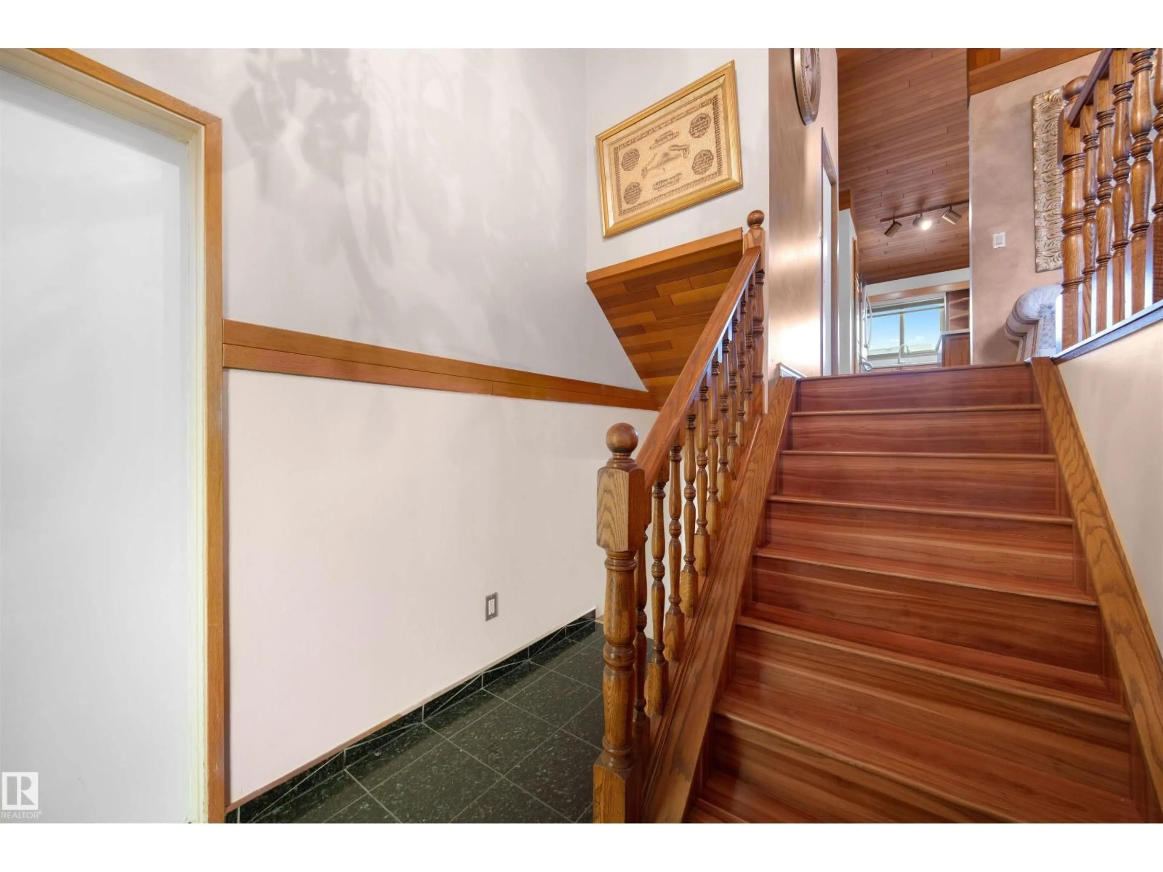 Indoor foyer for NW - 9920 184 ST, Edmonton Alberta T5T4E1