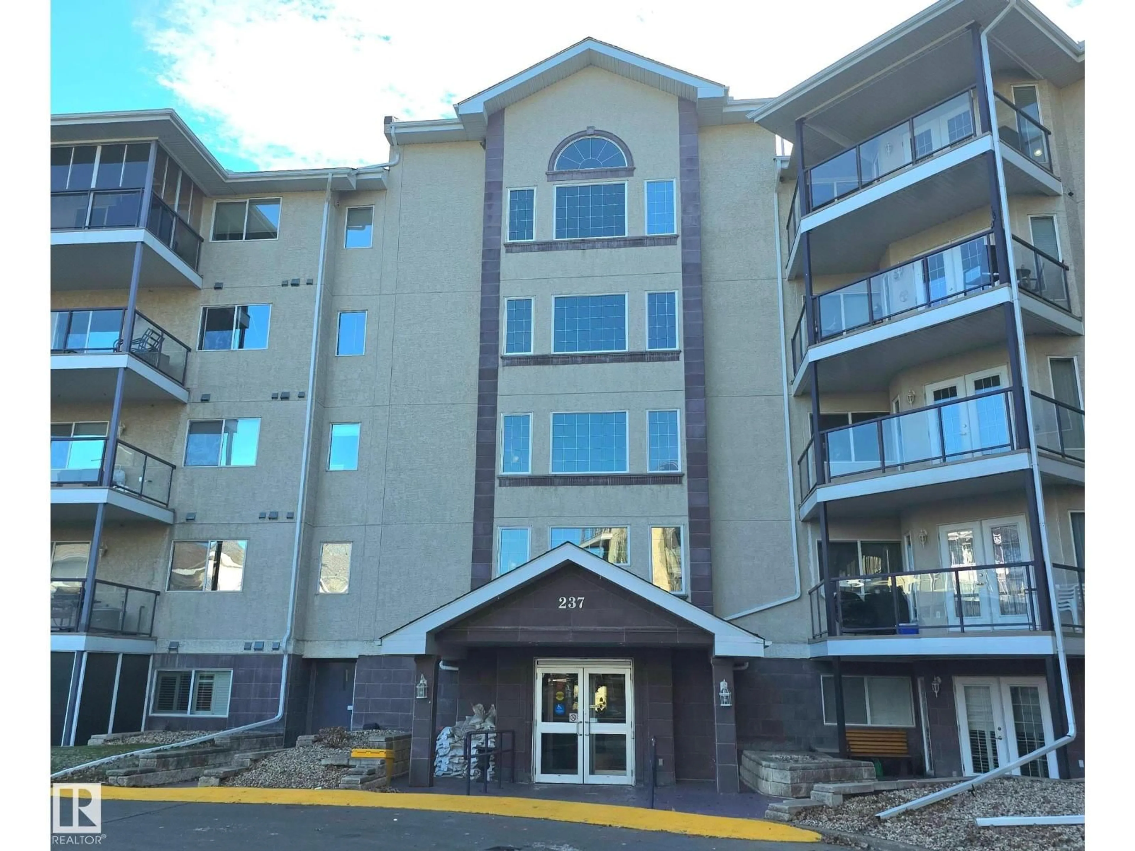 Unknown for 322 YOUVILLE DR E NW, Edmonton Alberta T6L7E7