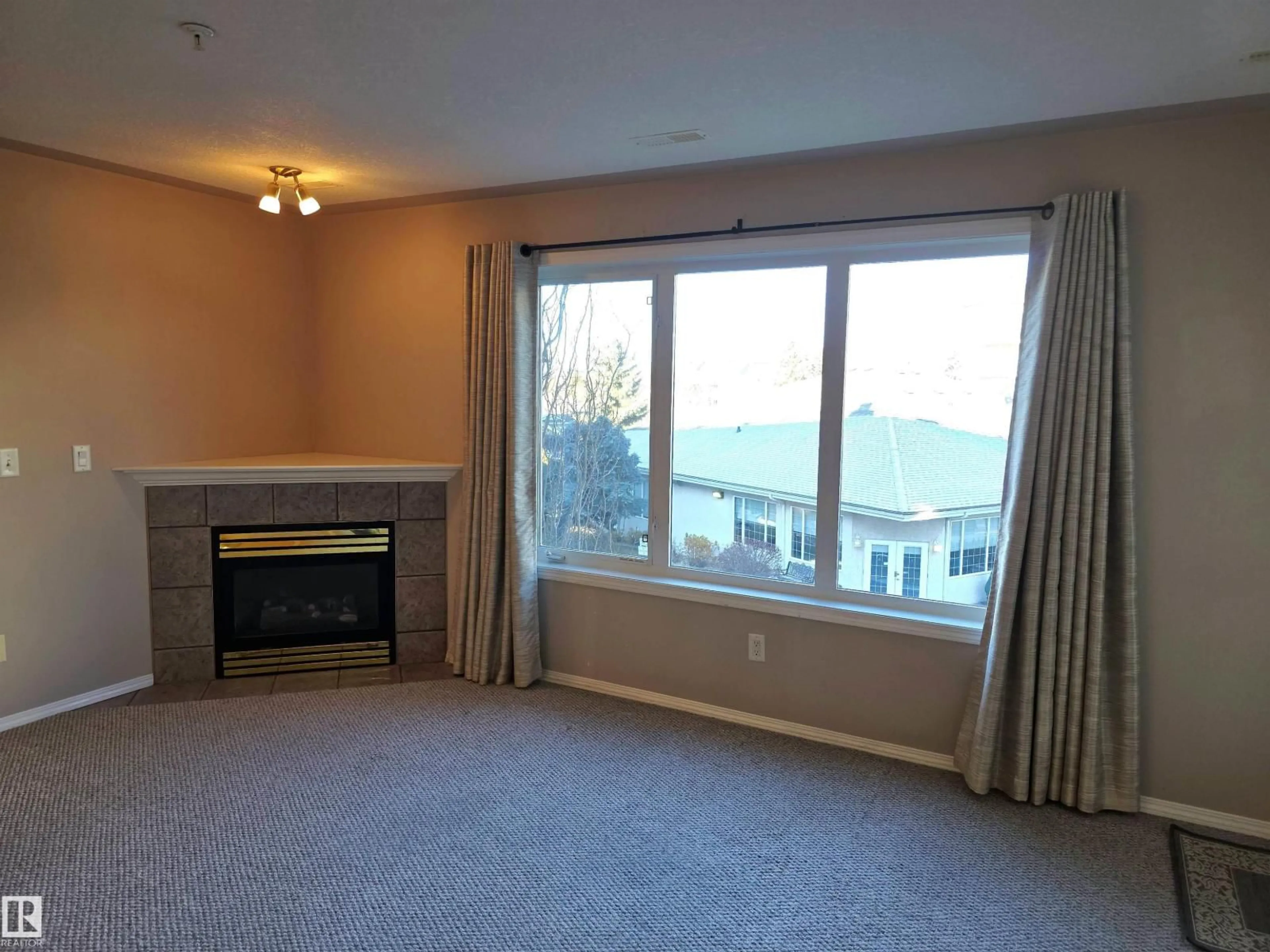 A pic of a room for 322 YOUVILLE DR E NW, Edmonton Alberta T6L7E7