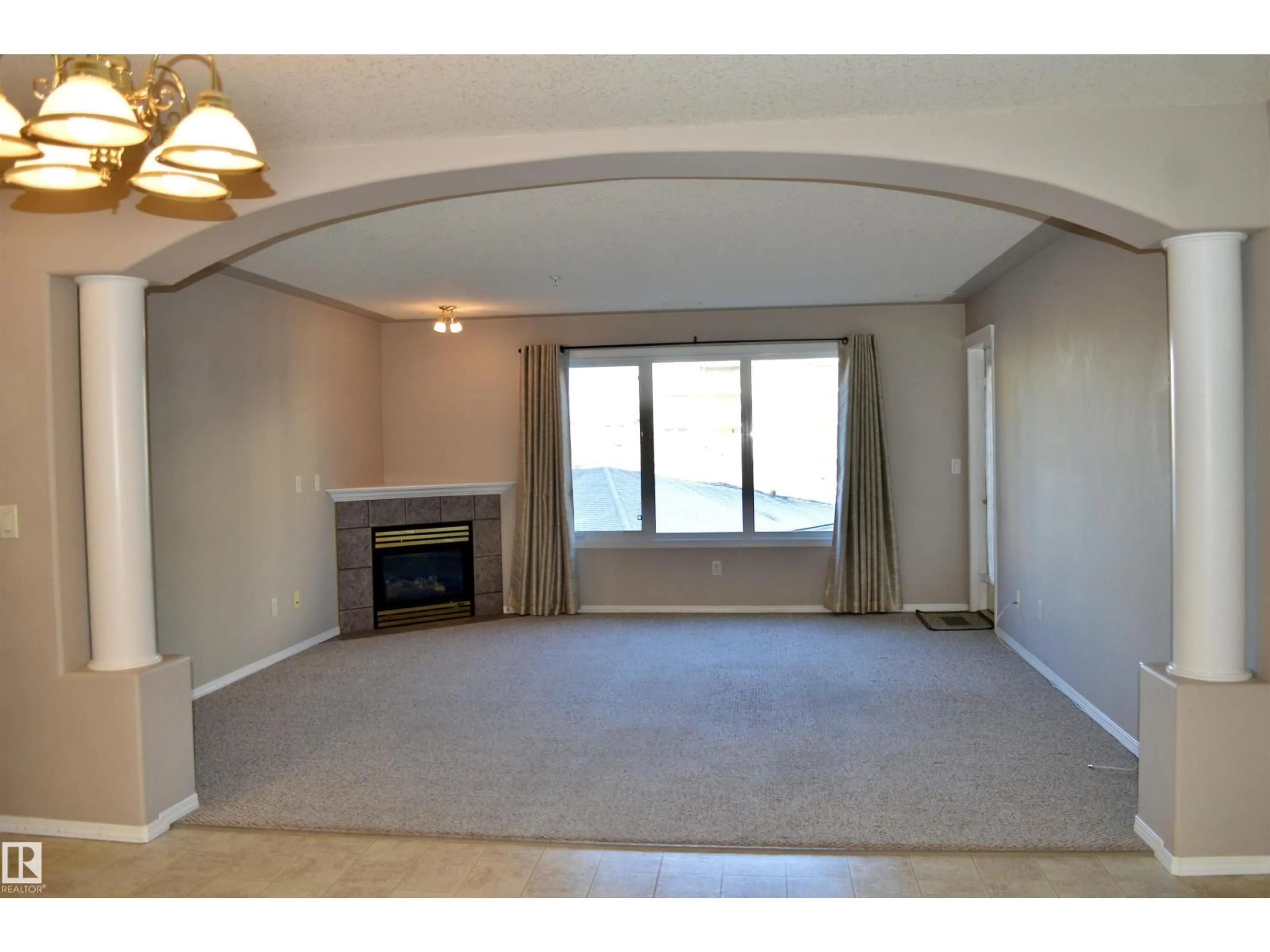 A pic of a room for 322 YOUVILLE DR E NW, Edmonton Alberta T6L7E7