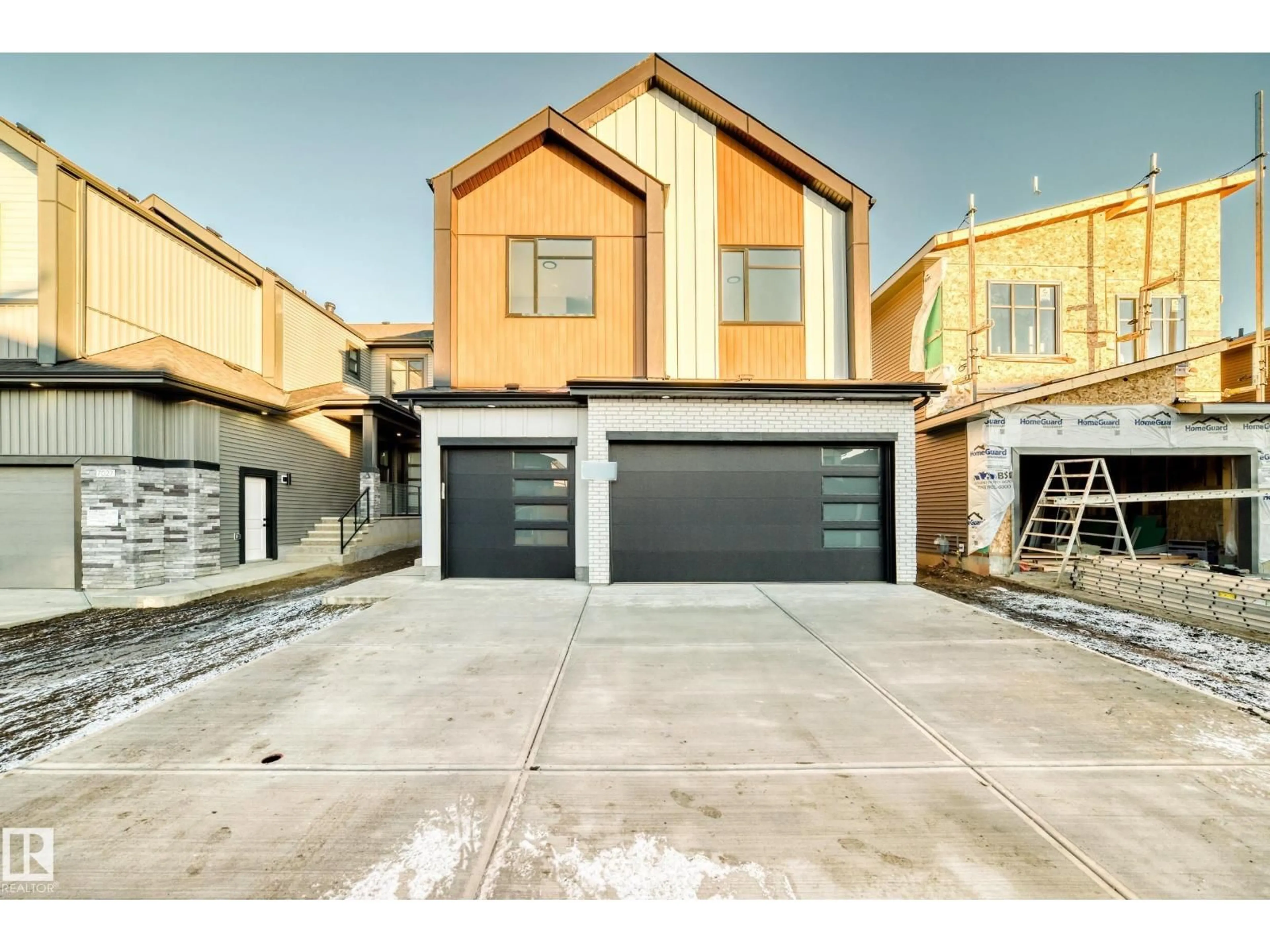 Indoor garage for 7025 KIVIAQ CR, Edmonton Alberta T6W5R2