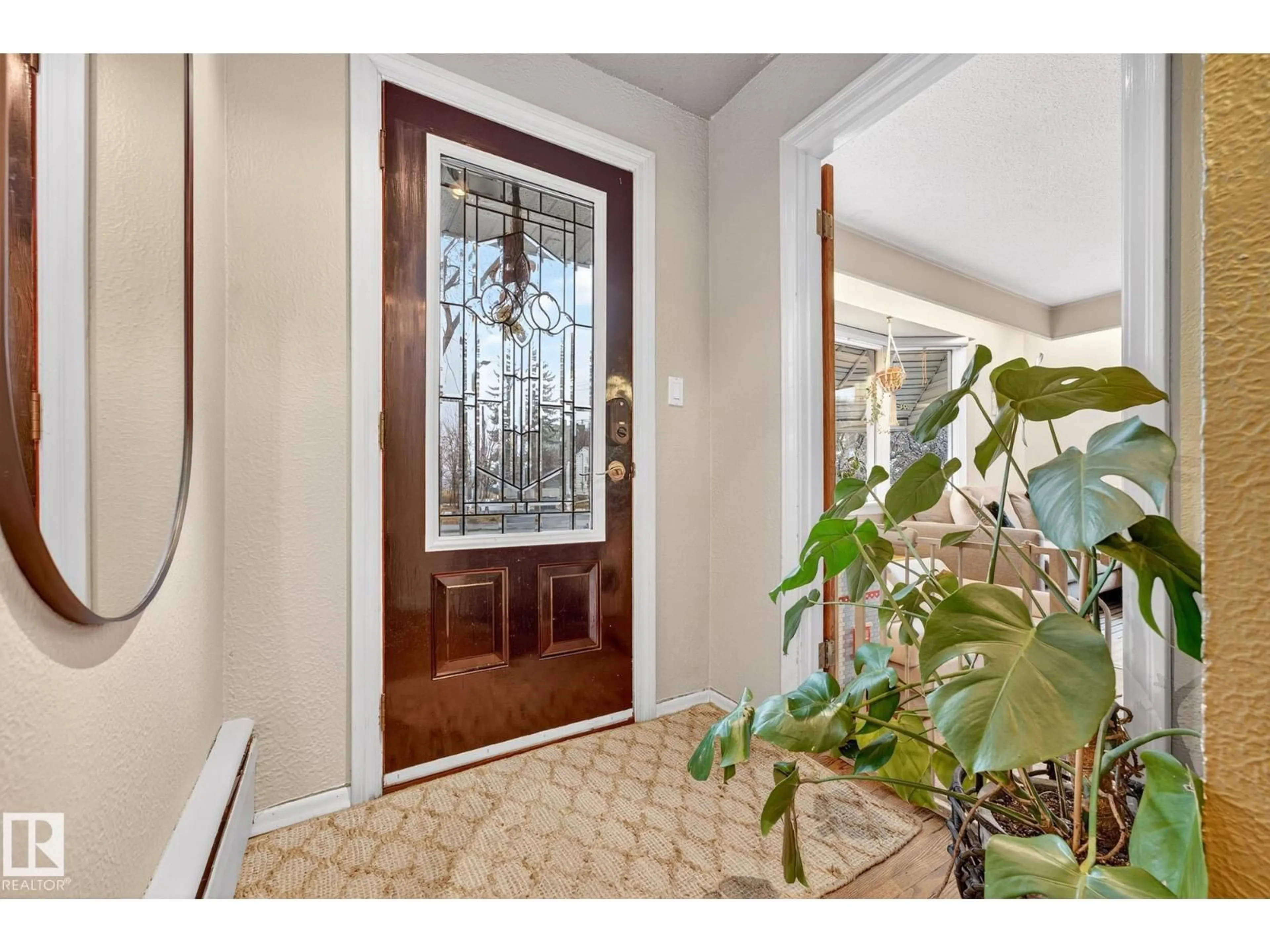 Indoor entryway for 9259 STRATHEARN DR, Edmonton Alberta T6C4E1