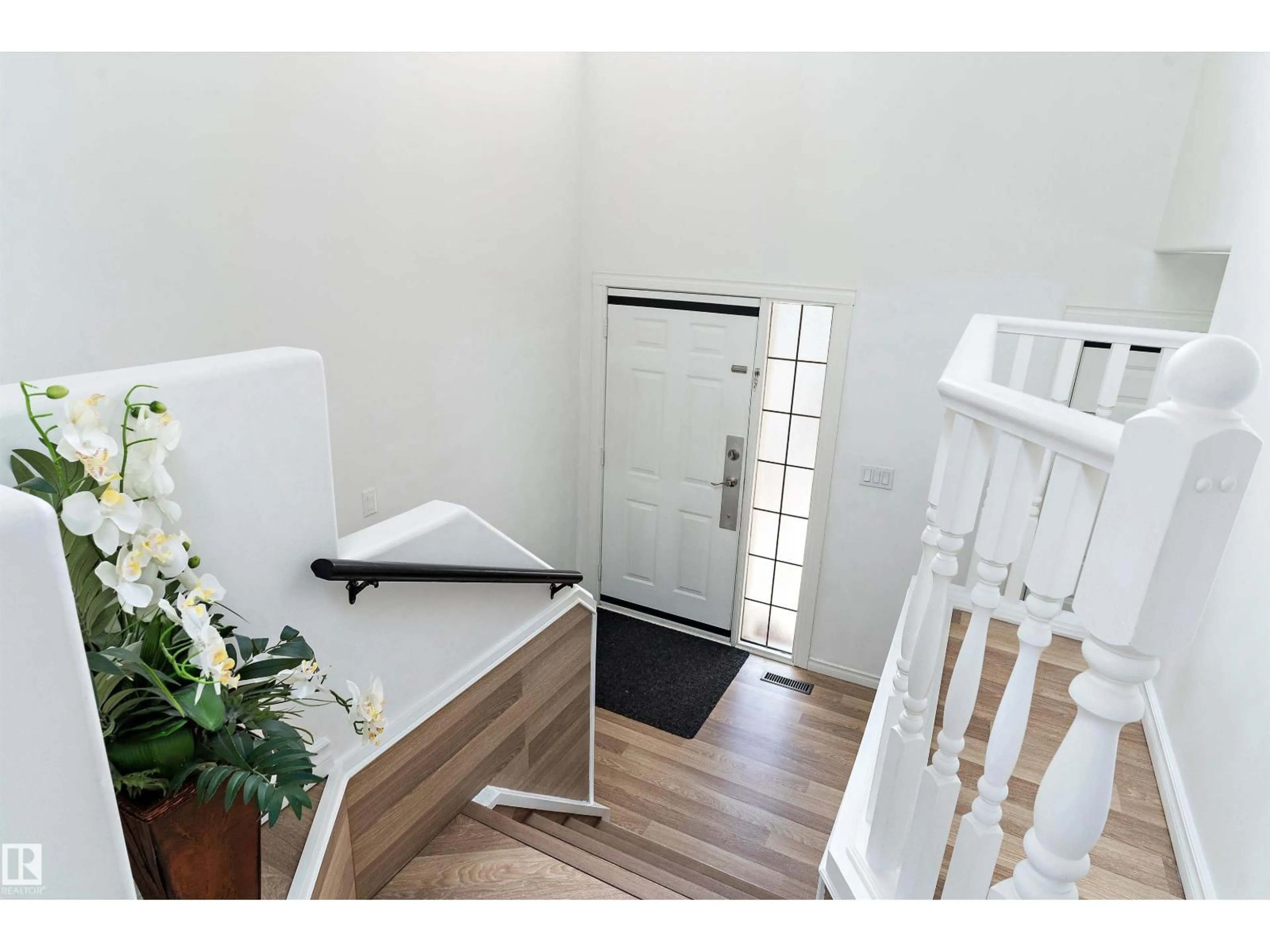 Indoor entryway for NW - 12711 128 ST, Edmonton Alberta T5L1E2