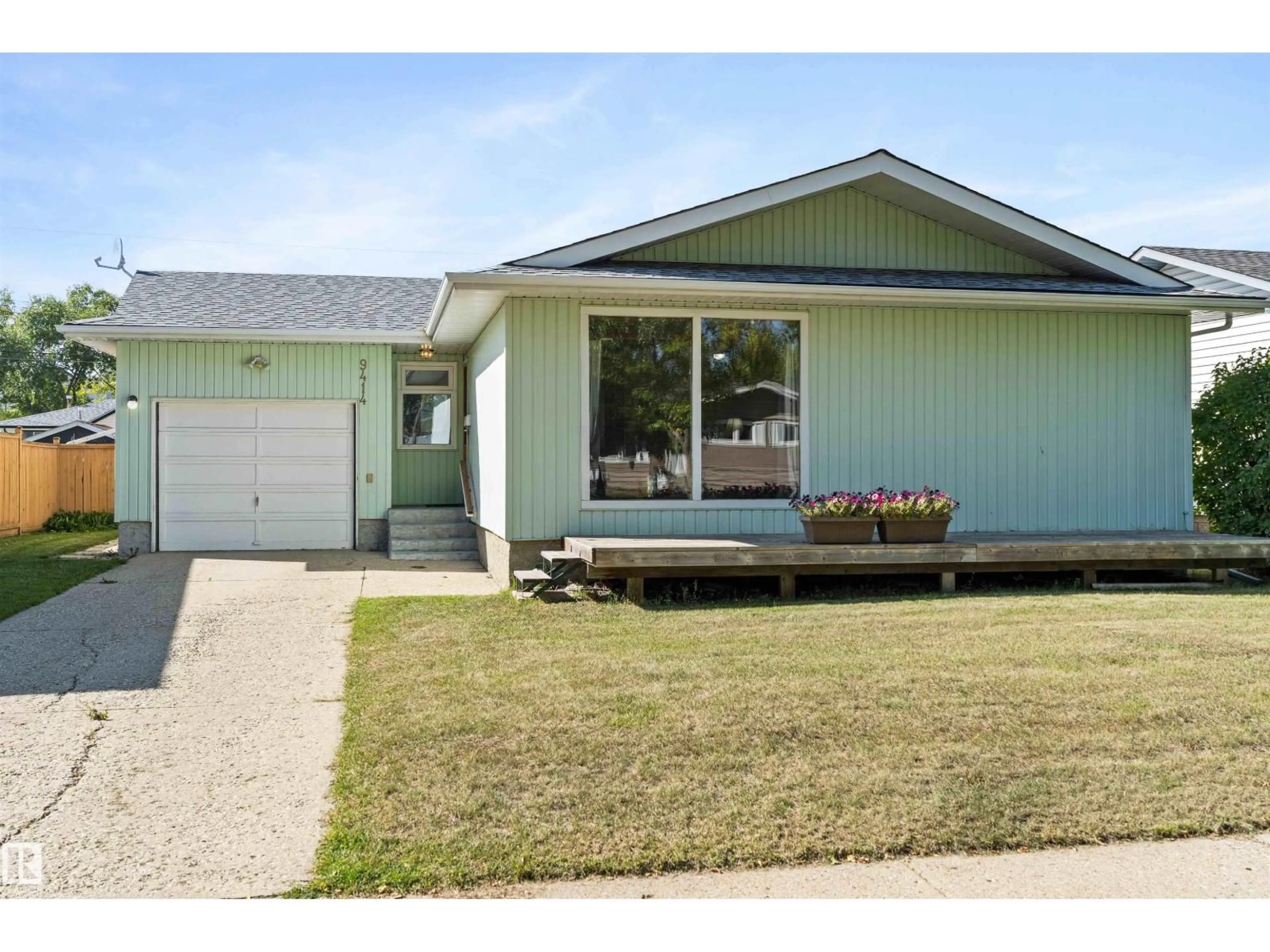 Home with vinyl exterior material, street for 9414 96 ST, Fort Saskatchewan Alberta T8L1S6