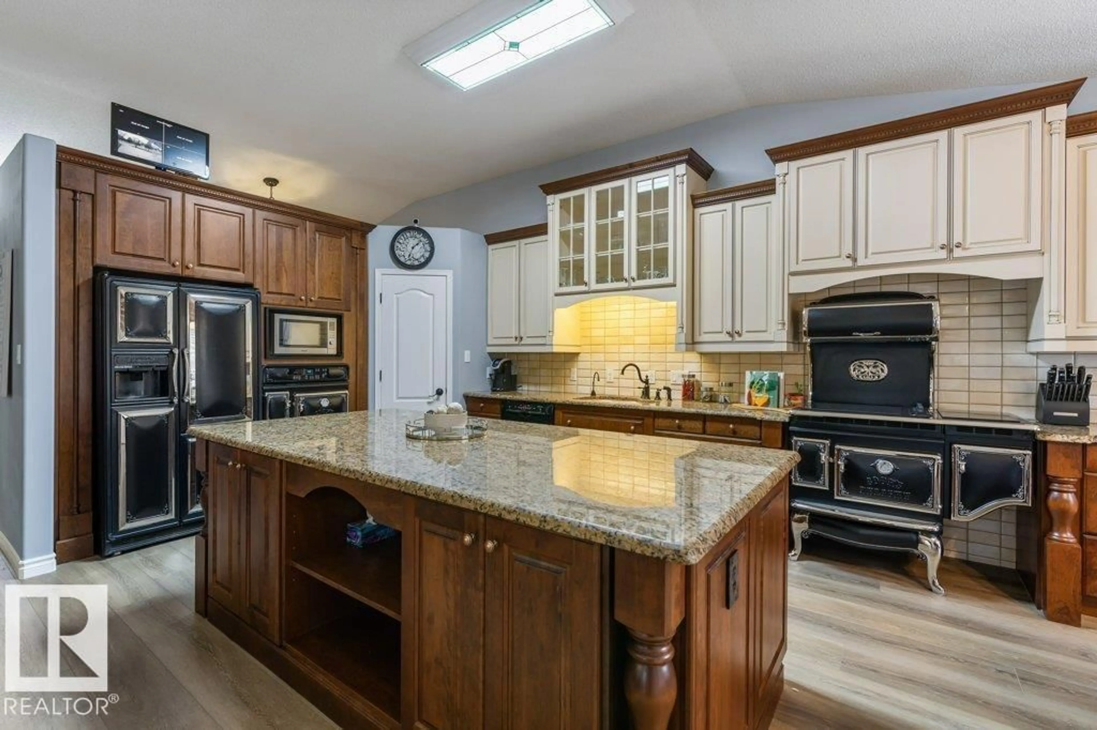 Open concept kitchen, ceramic/tile floor for 24528 - 41 STURGEON RD, Rural Sturgeon County Alberta T8T0A1