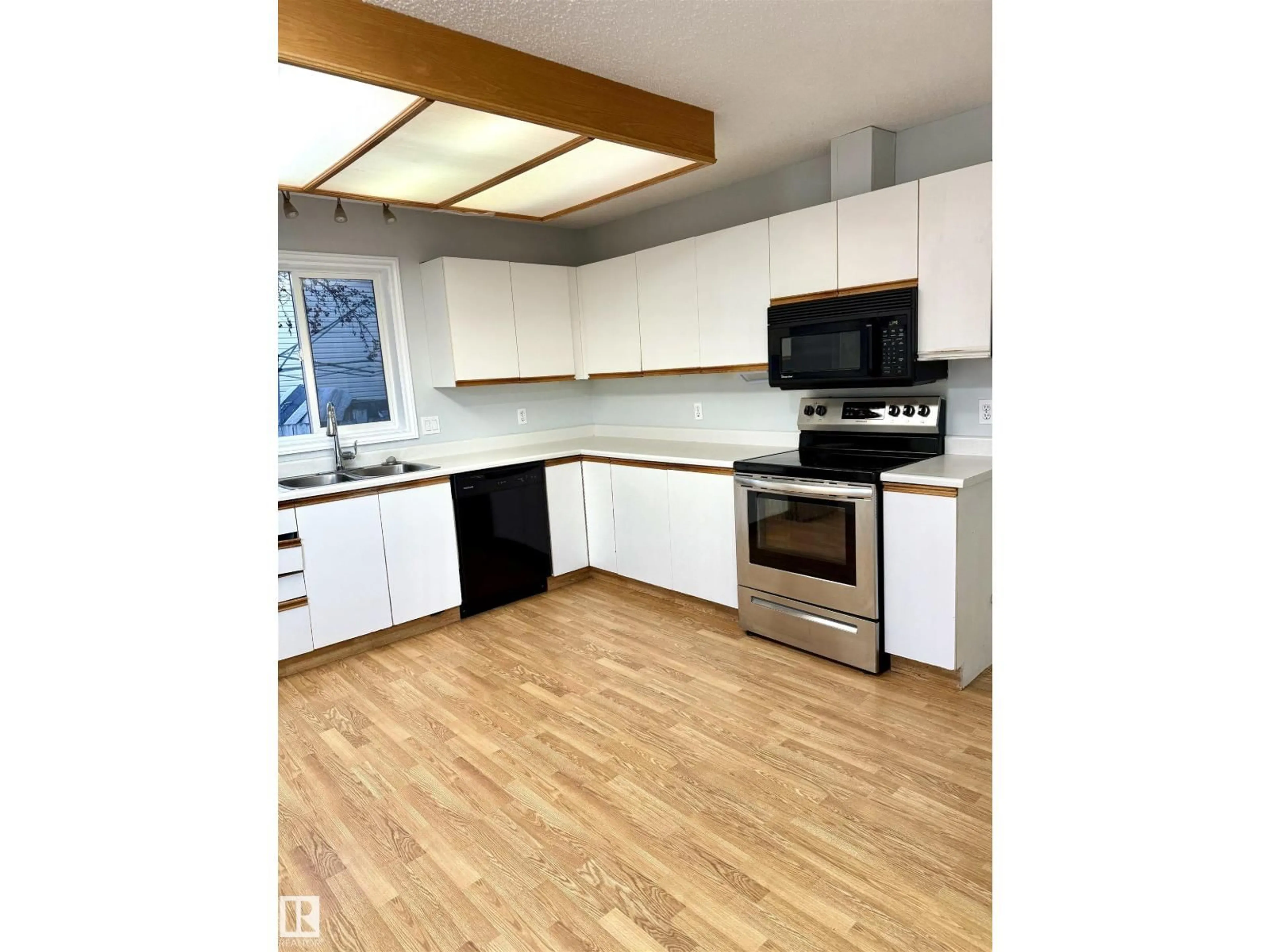 Open concept kitchen, wood/laminate floor for 1480 JEFFERYS CR, Edmonton Alberta T6L6T1