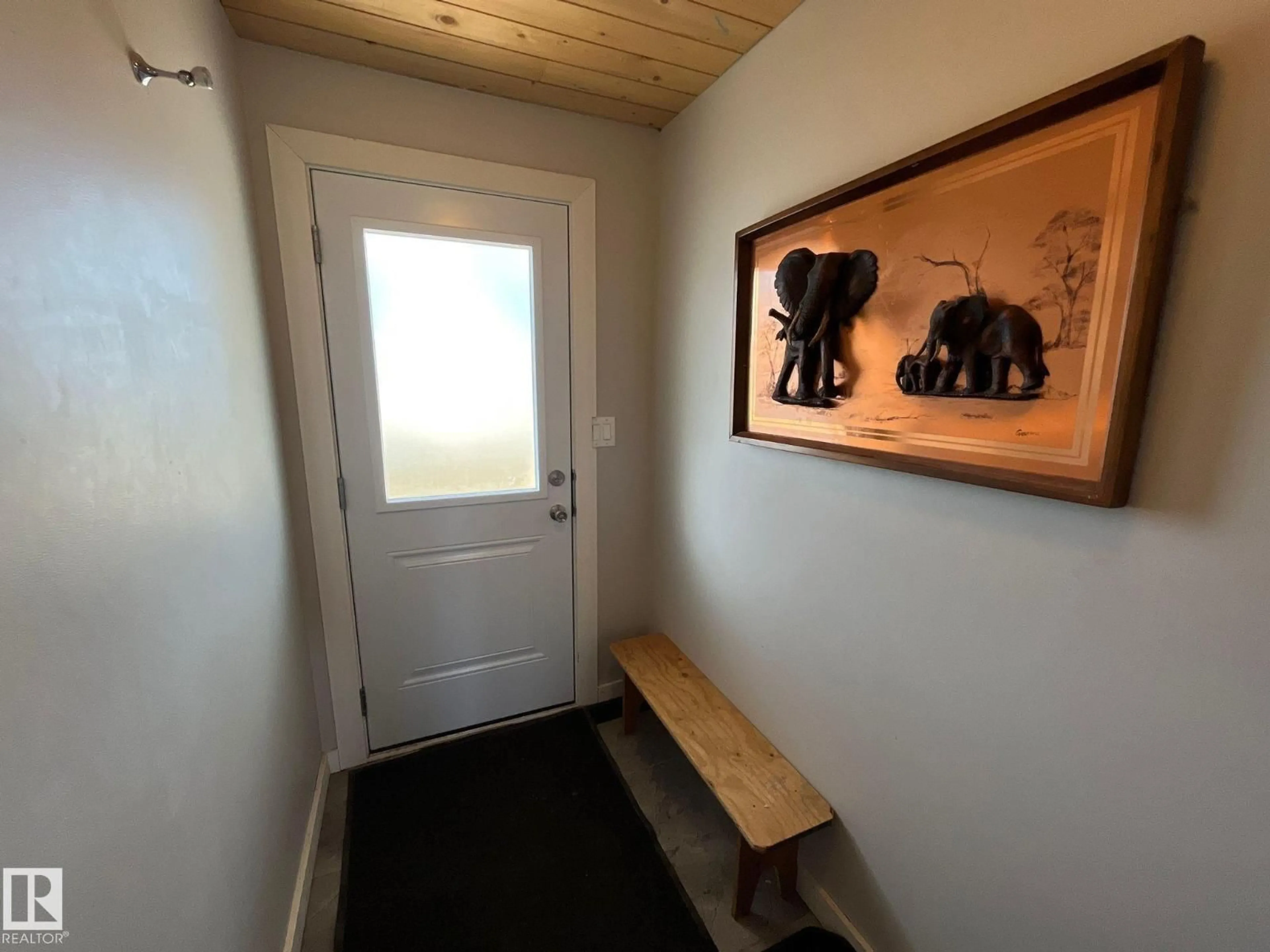 Indoor entryway for 4972 CENTRE ST, New Sarepta Alberta T0B3M3