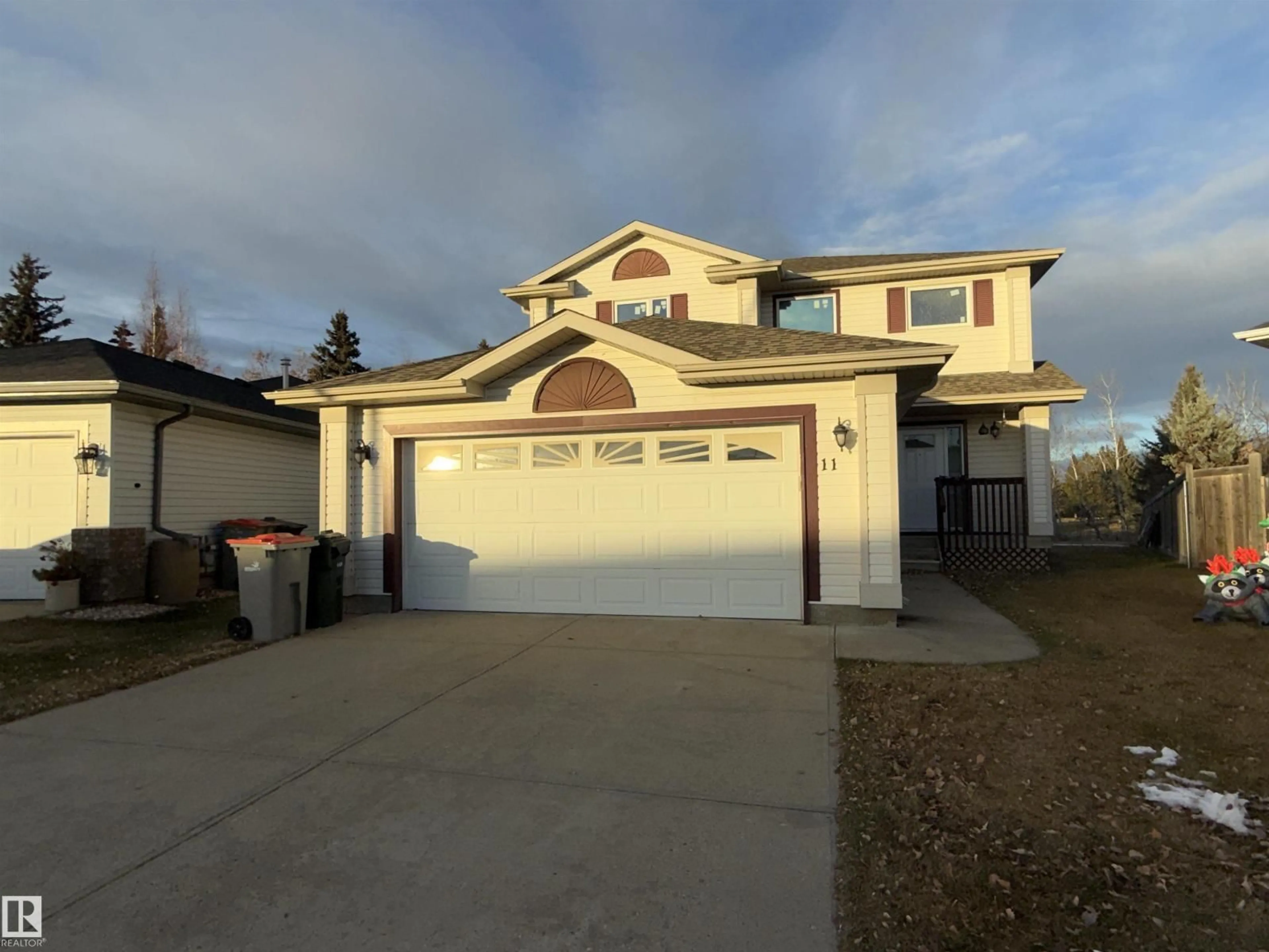 Home with vinyl exterior material, street for 11 GREENBRIAR PL, Stony Plain Alberta T7Z2W4