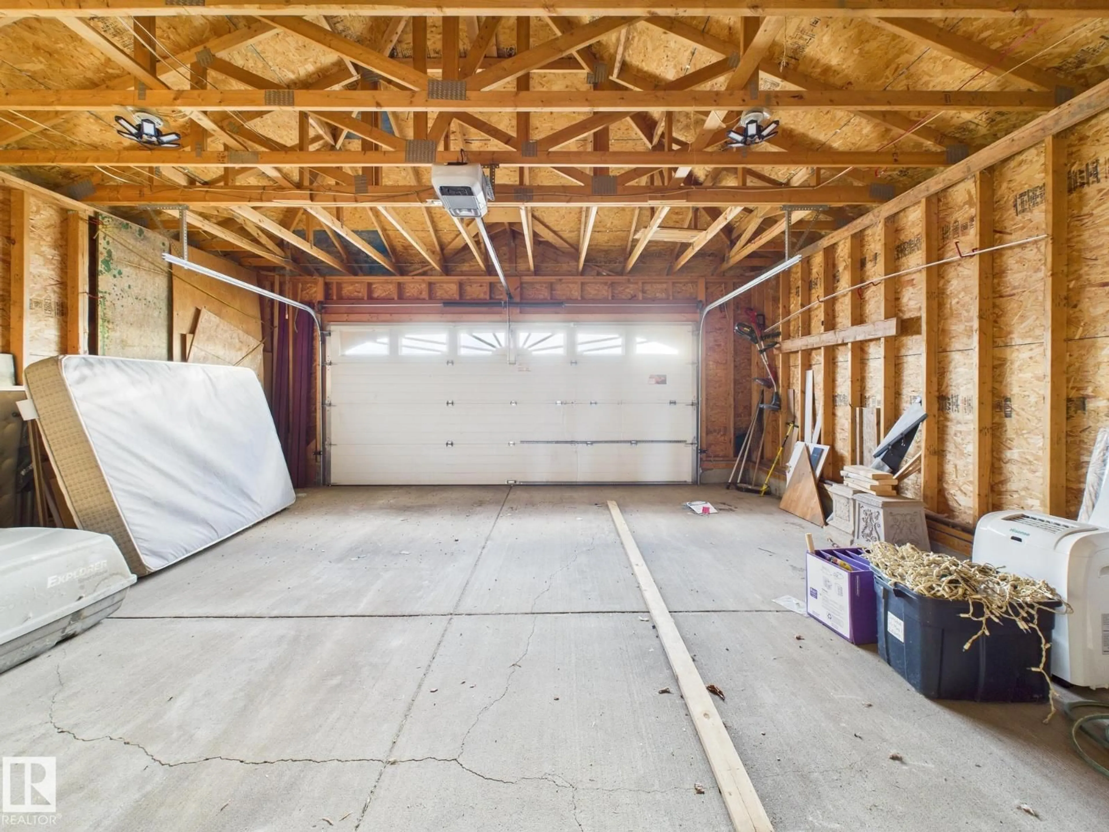 Indoor garage for 11 GREENBRIAR PL, Stony Plain Alberta T7Z2W4