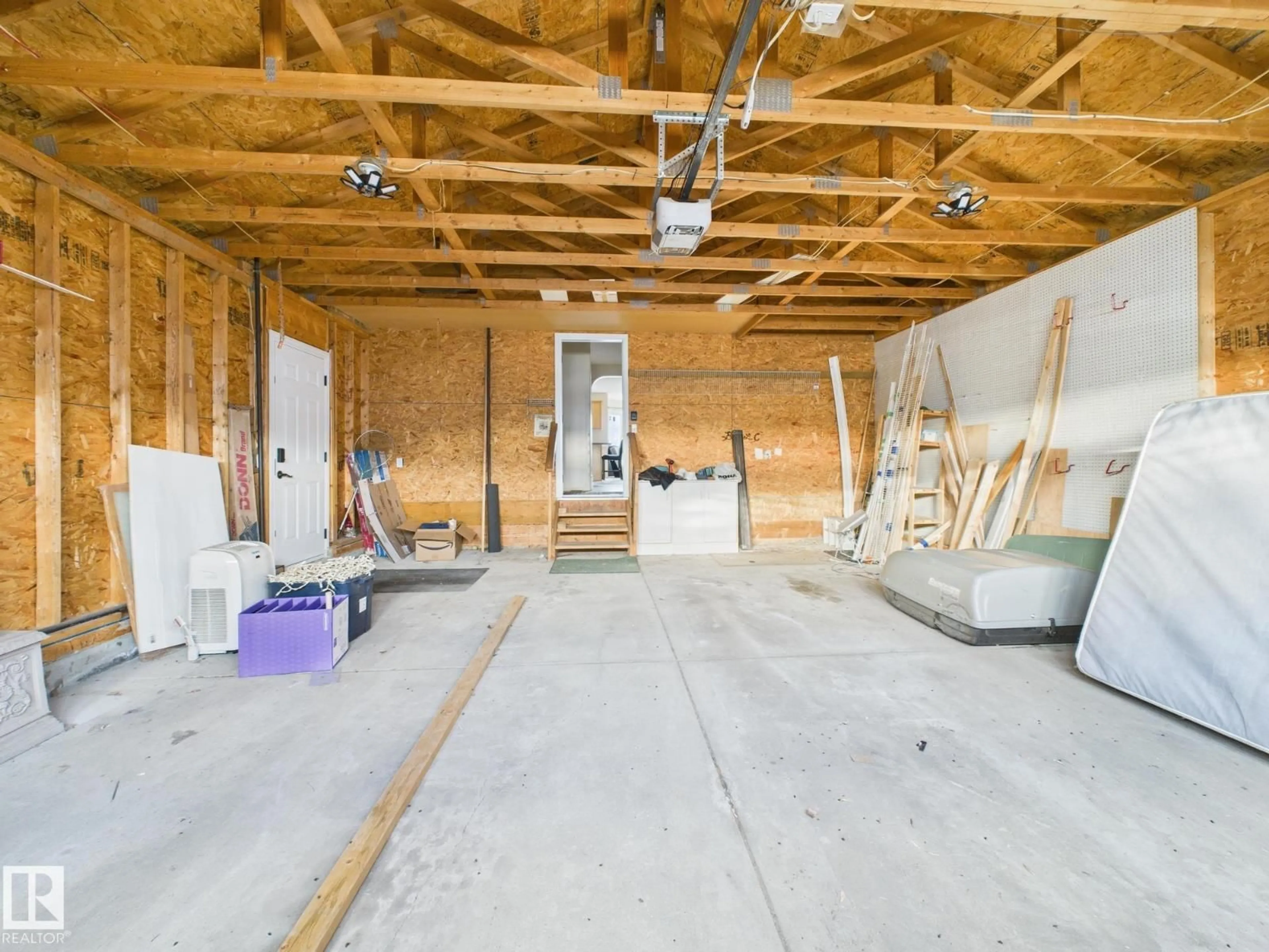Indoor garage for 11 GREENBRIAR PL, Stony Plain Alberta T7Z2W4